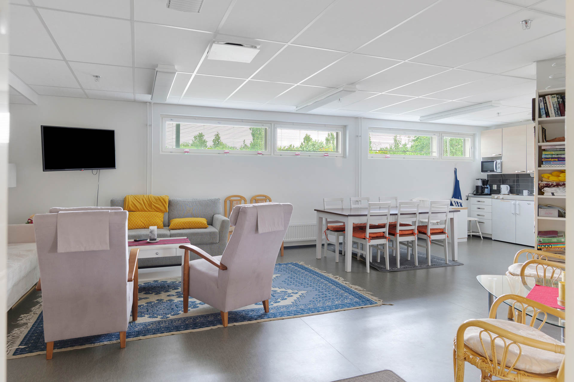 Alakerrasta löytyy mm. taloyhtiön kerhohuone.