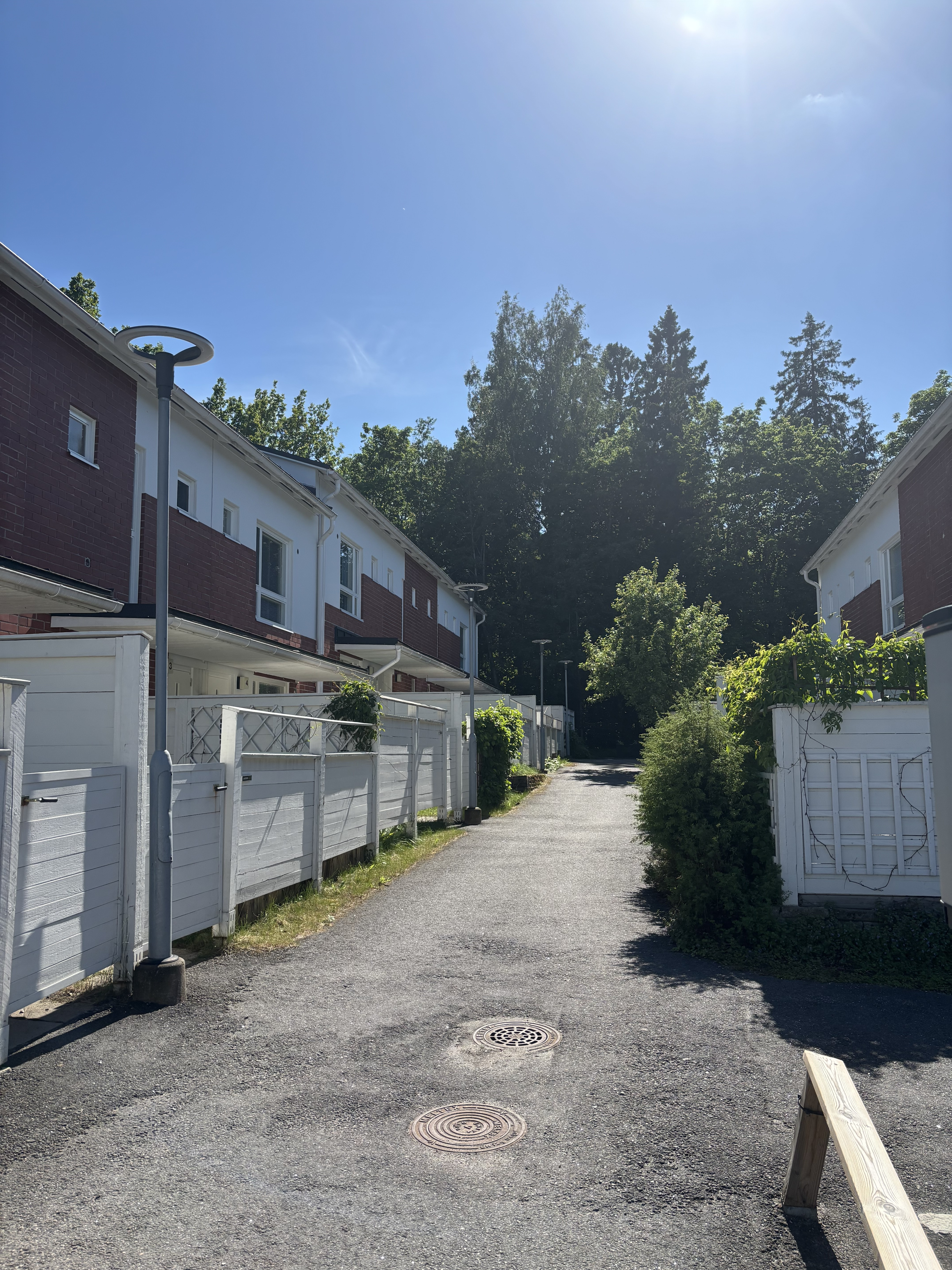 Karhusuontie 8, Pukinmäki, Helsinki