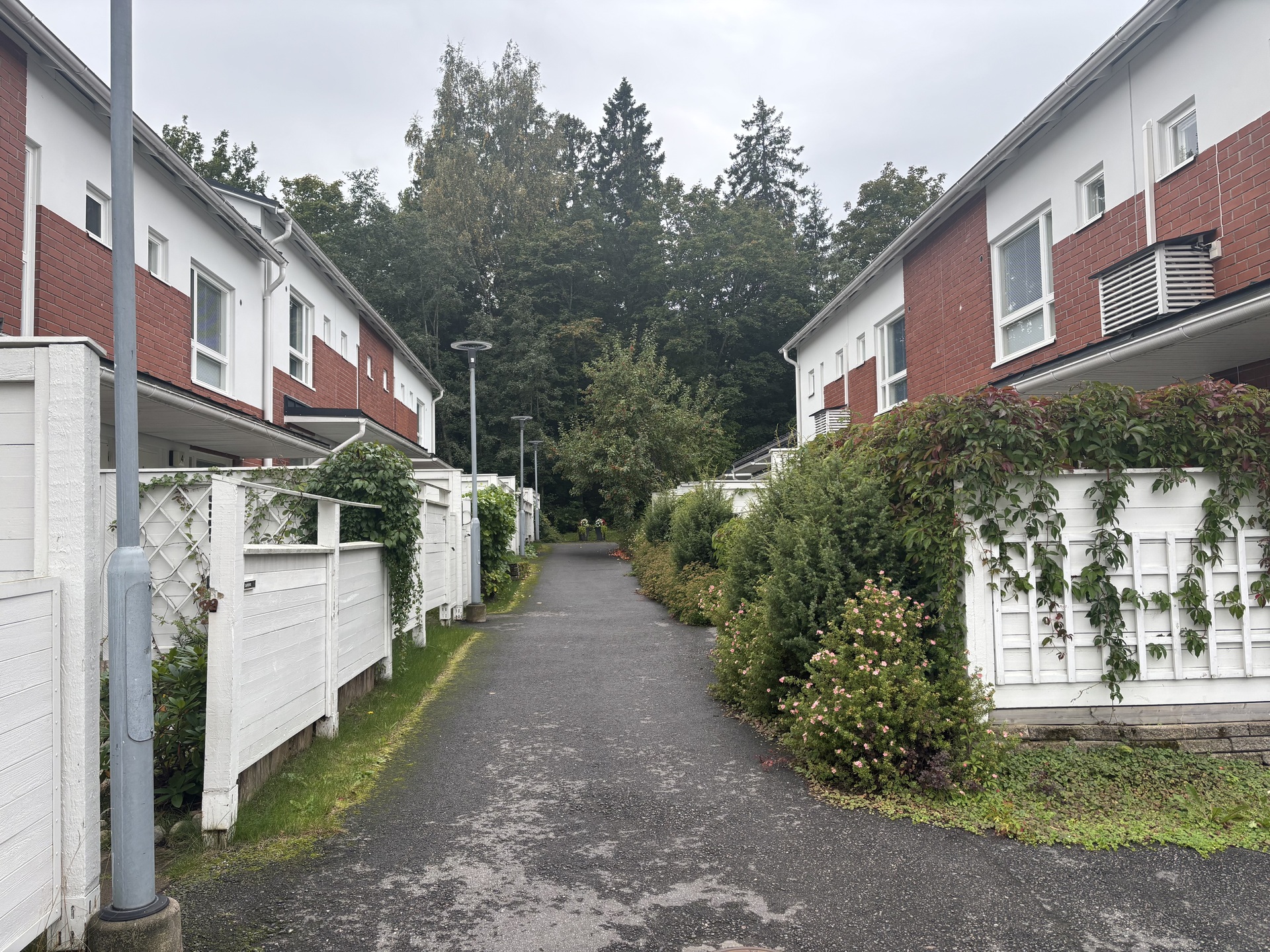 Karhusuontie 8, Pukinmäki, Helsinki