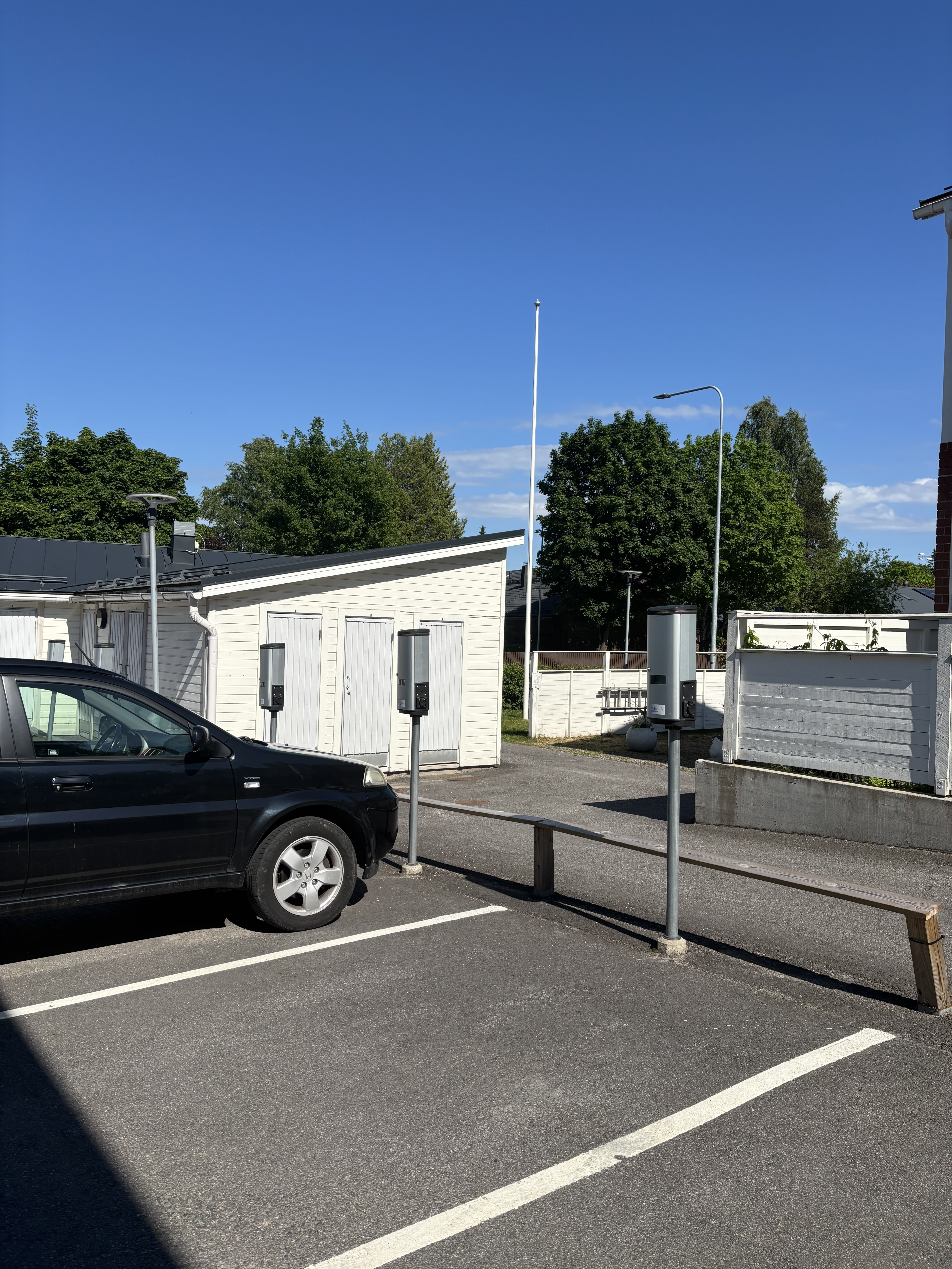 Karhusuontie 8, Pukinmäki, Helsinki
