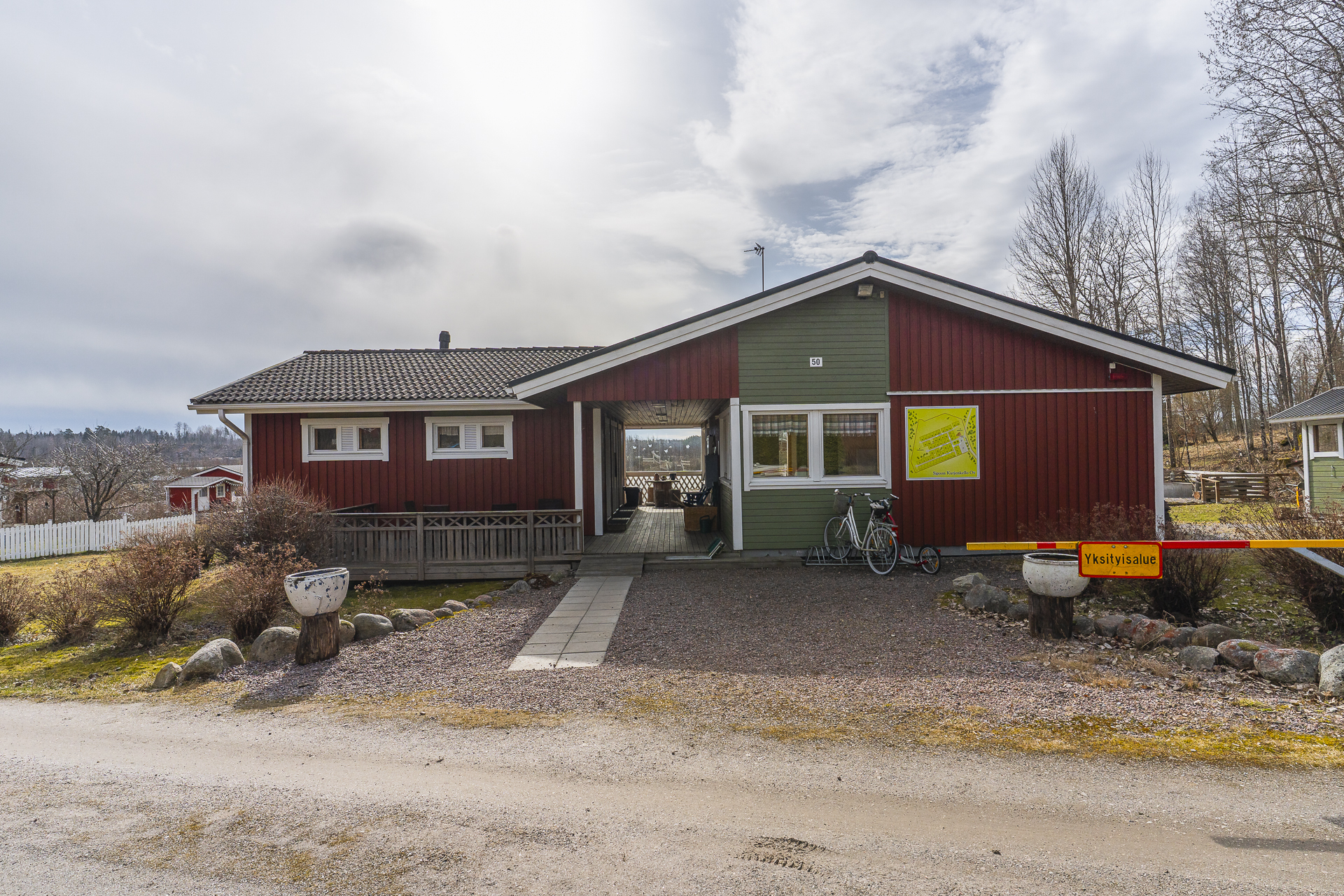 Huoltorakennus / kerhotila