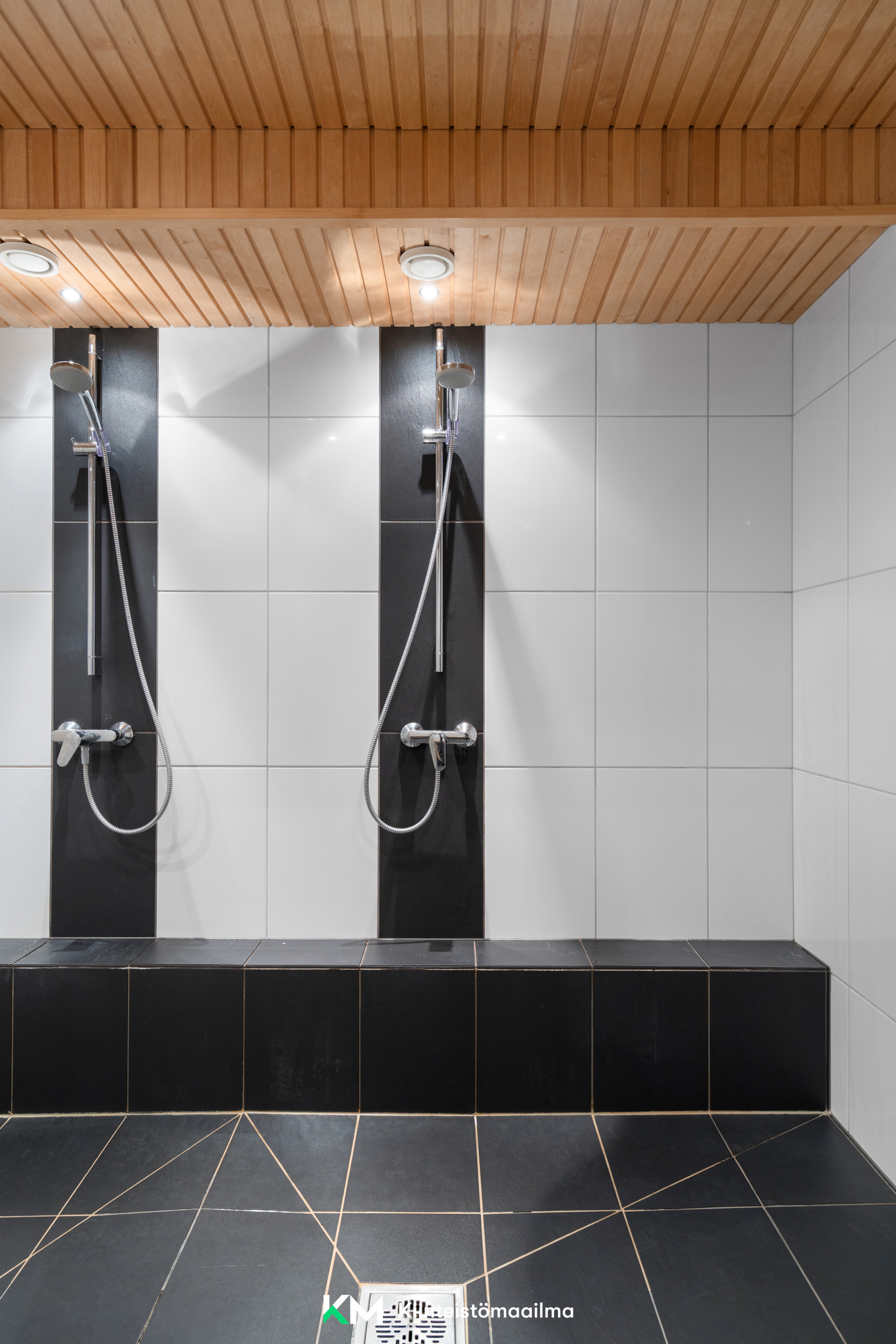 Sisäpihalla taloyhtiön viihtyisä sauna!