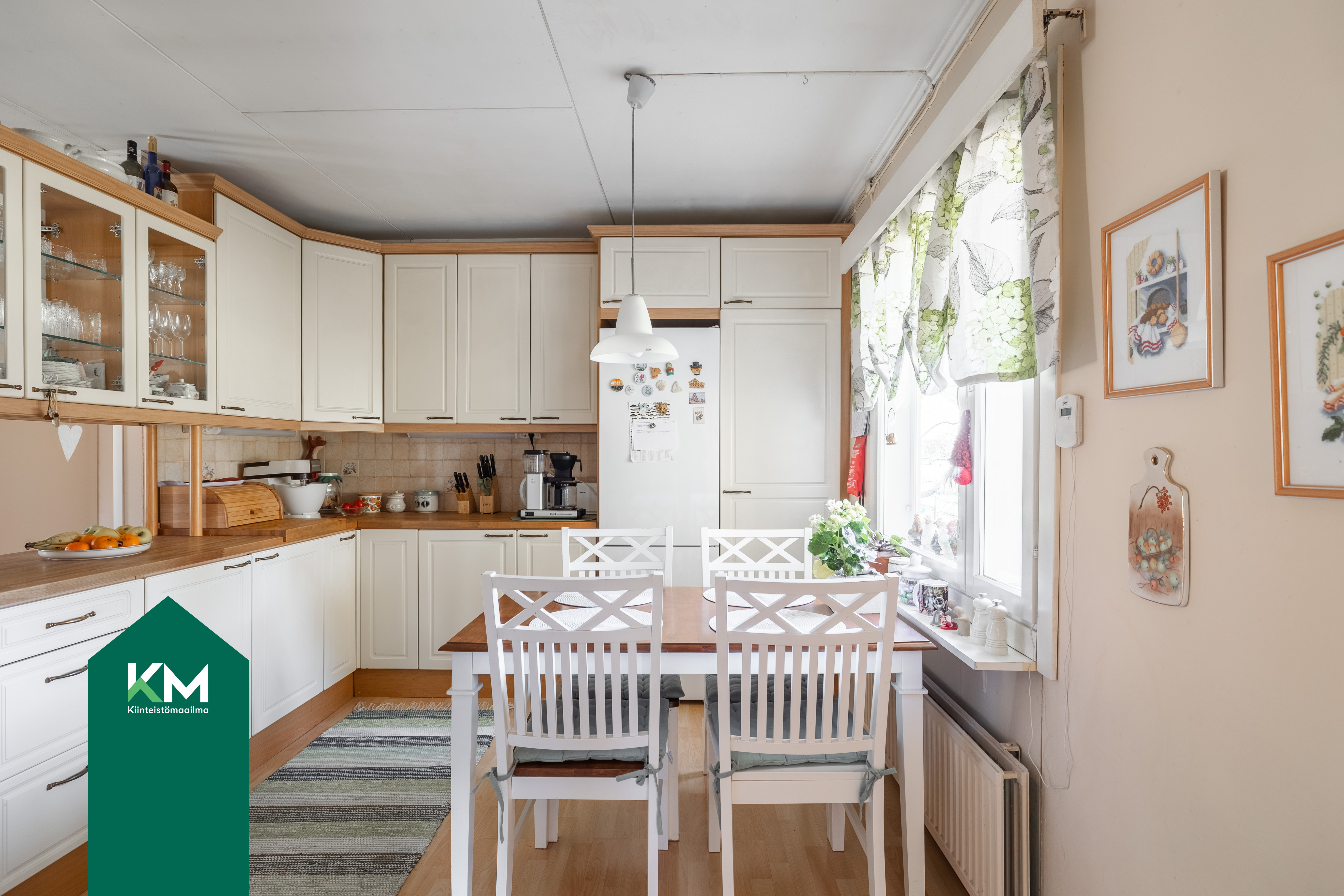 Keittiö on remontoitu 2000-luvun alkupuolella