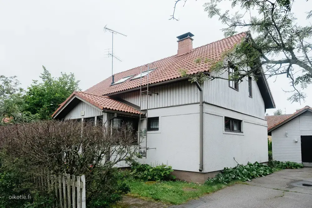 Ukkotuomarinkuja 3, Torpparinmäki, Helsinki
