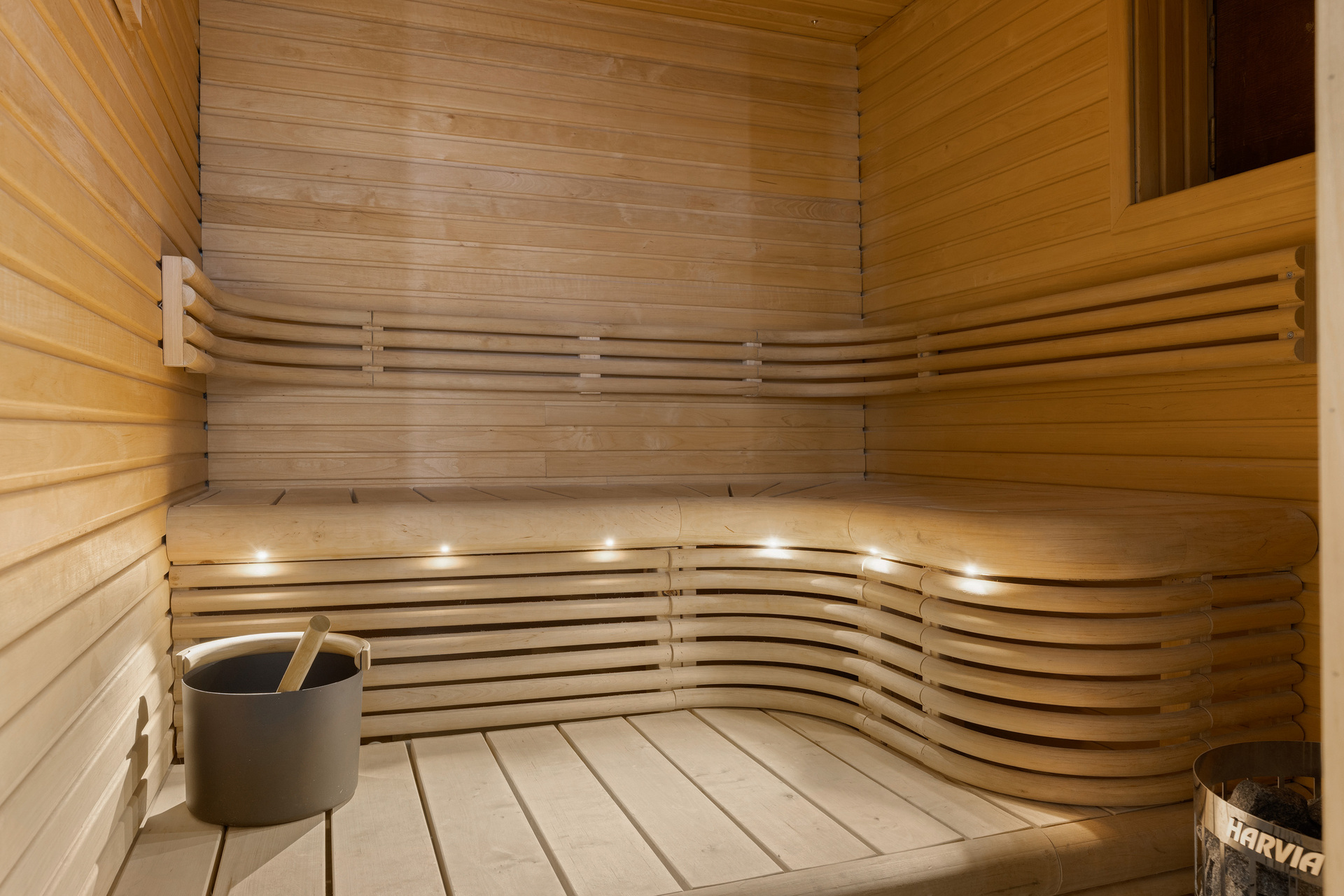 Tunnelmallinen tilava sauna