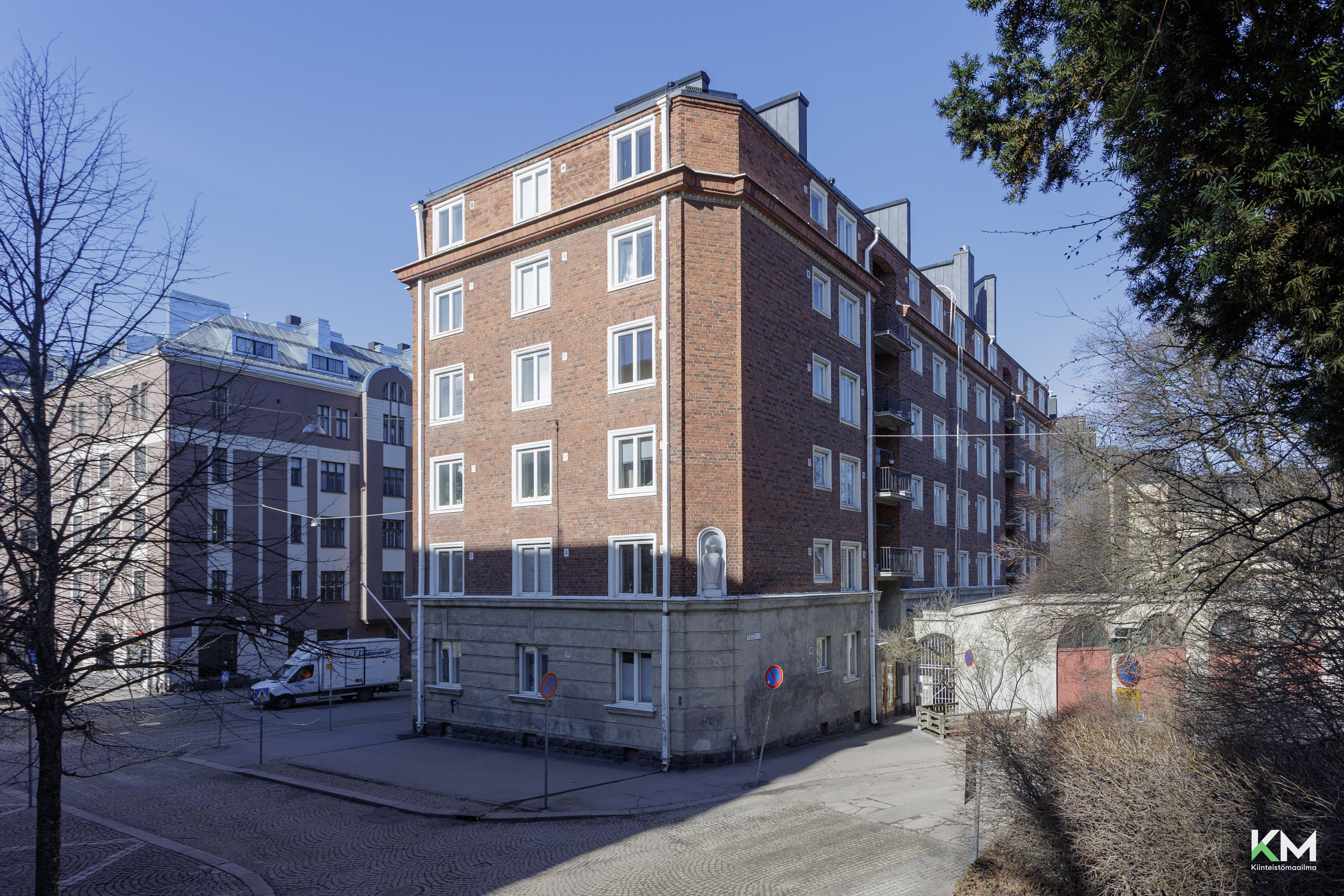 Käynti A-rappuun Franzeninkatu 21 puolelta