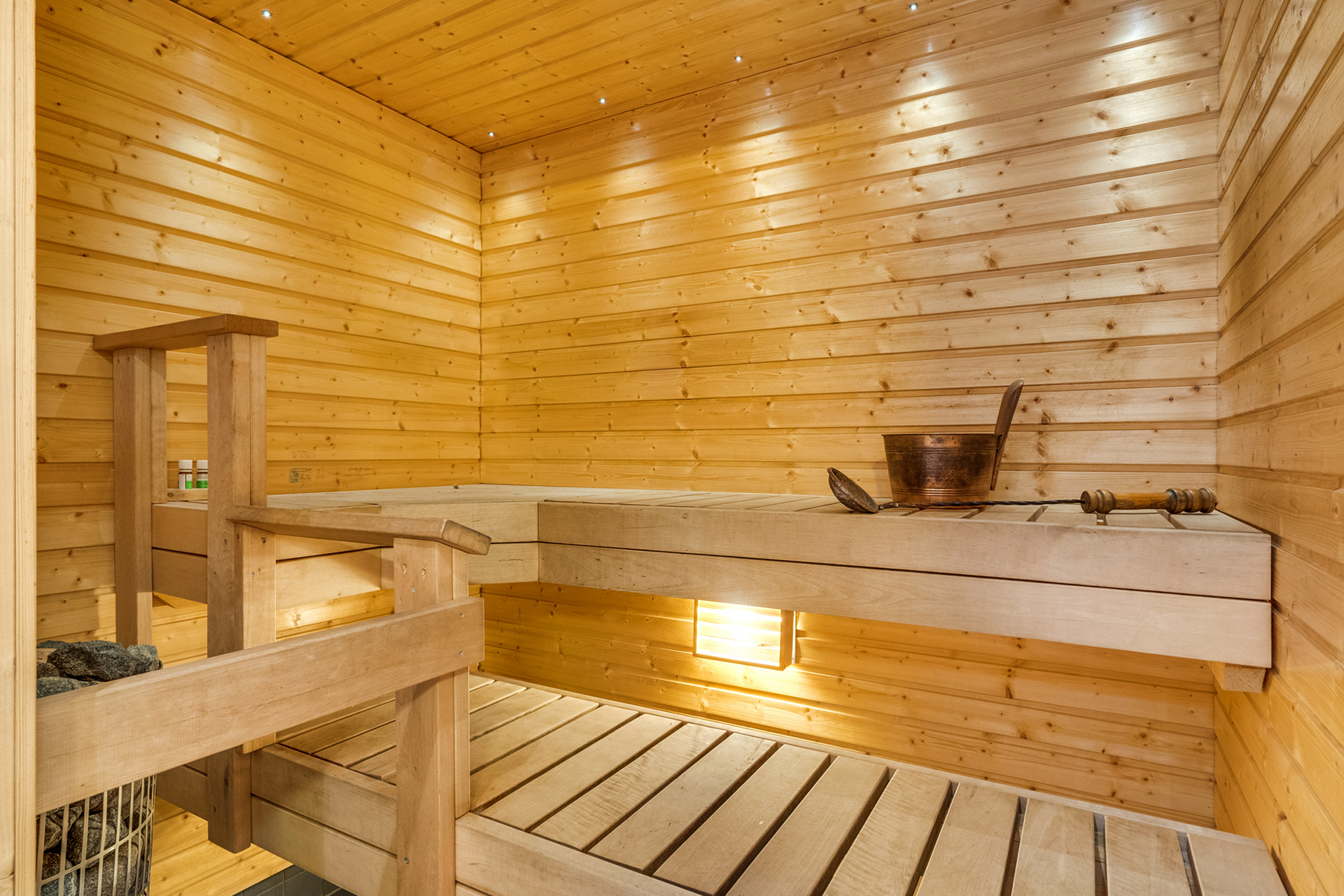 Tilava sauna, tunnelmavalot