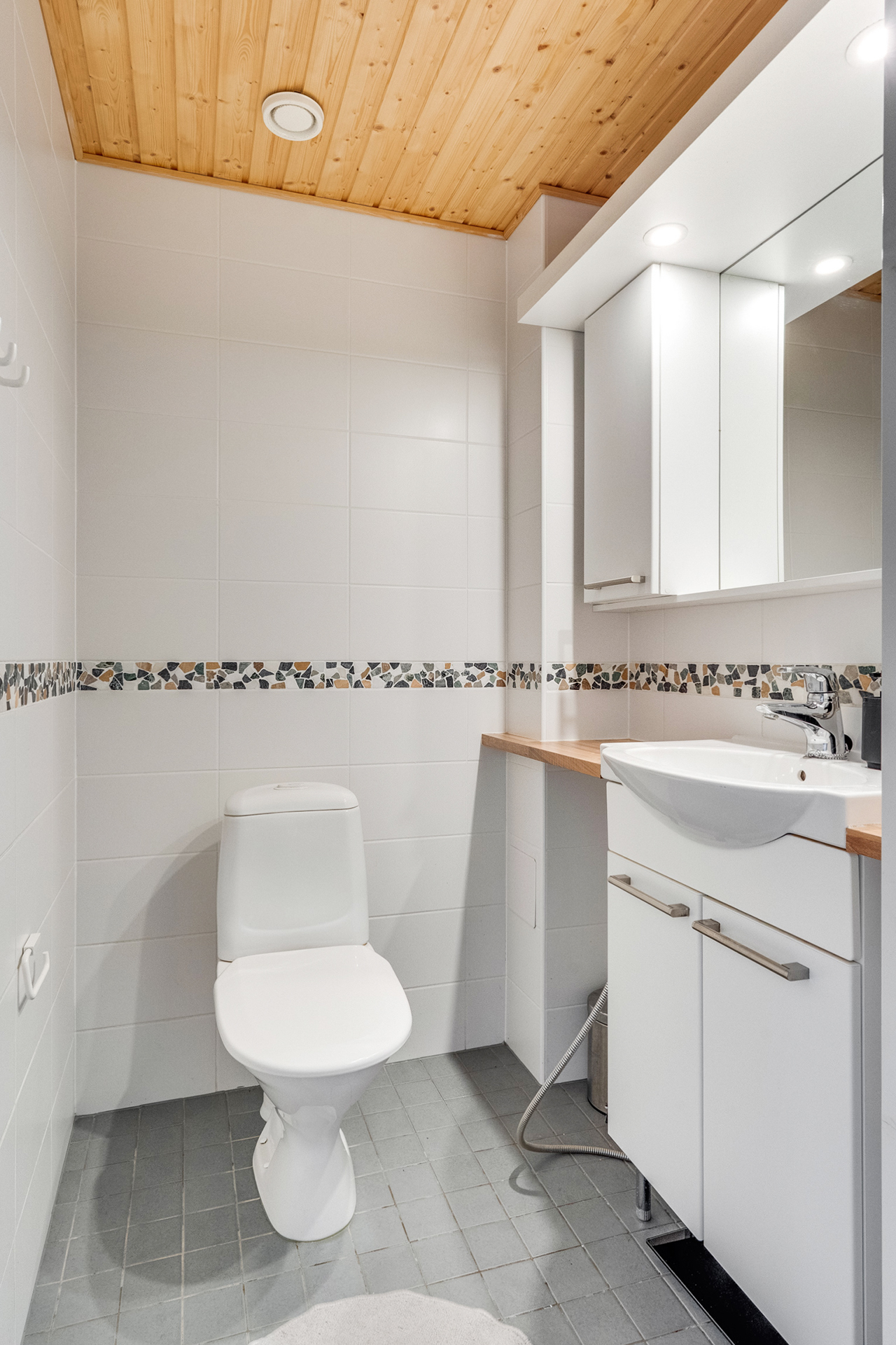 Erillinen toinen wc