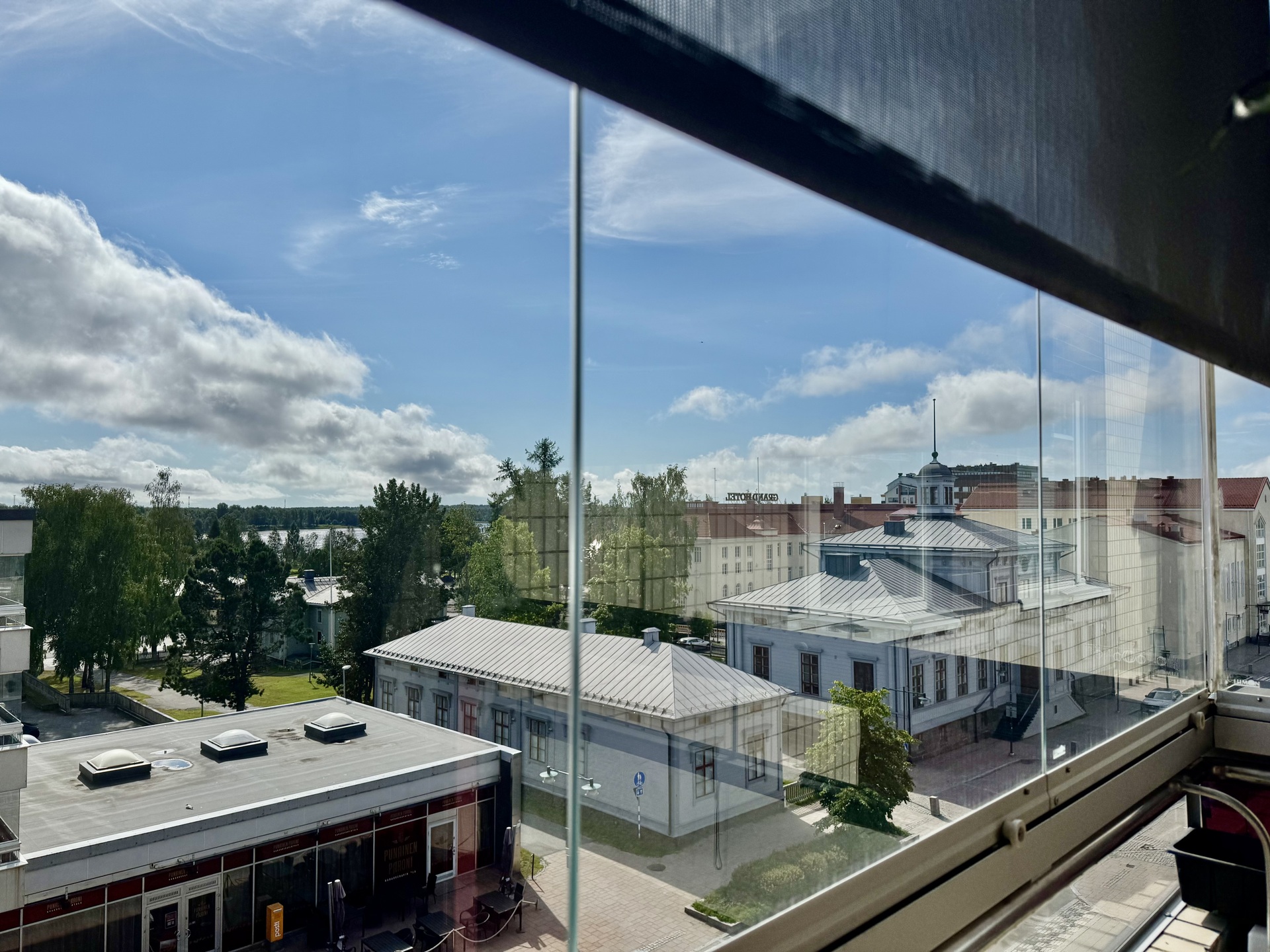 Parveke lasitettu