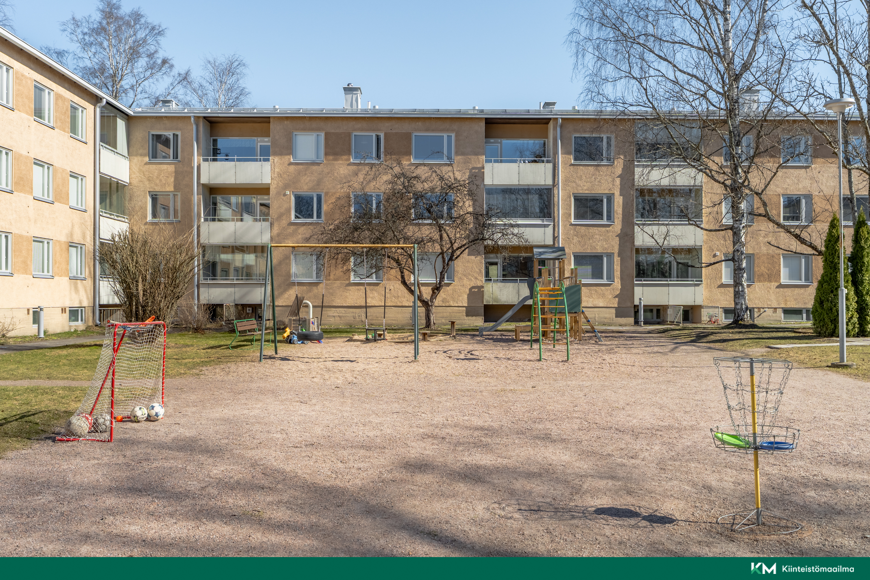 Hyvin tilaa leikeille ja pelaamiseen. 