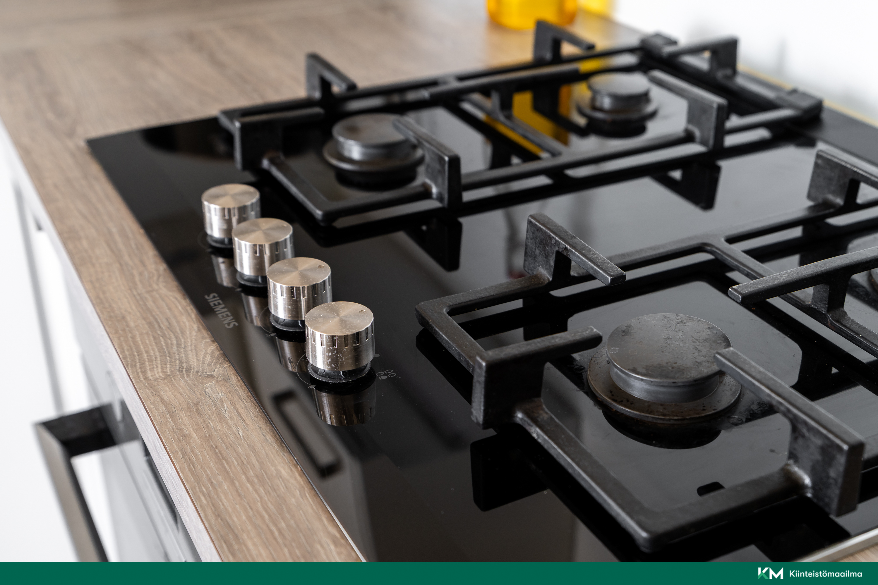Keittiön kruunaa kaasuliesi.