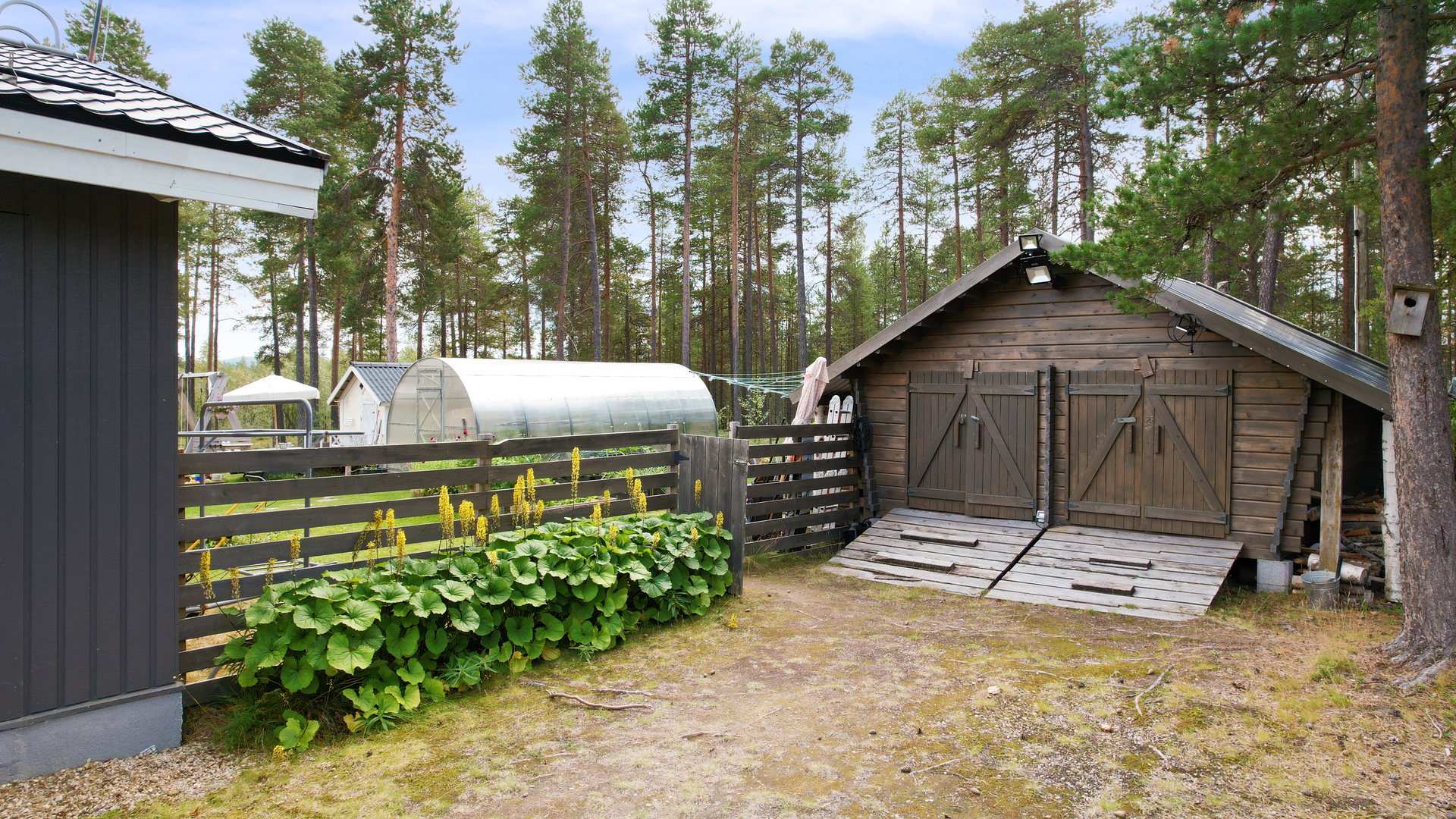 Puuvaja/varastotilaa