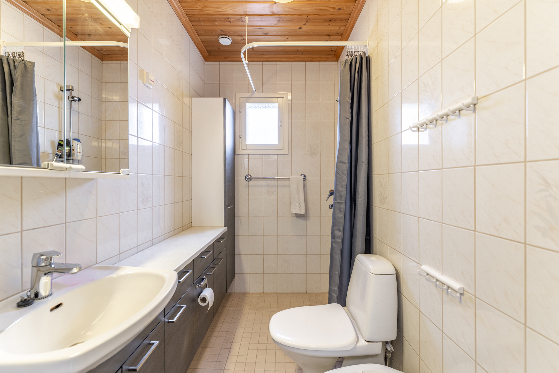 Yläkerran suihku/wc