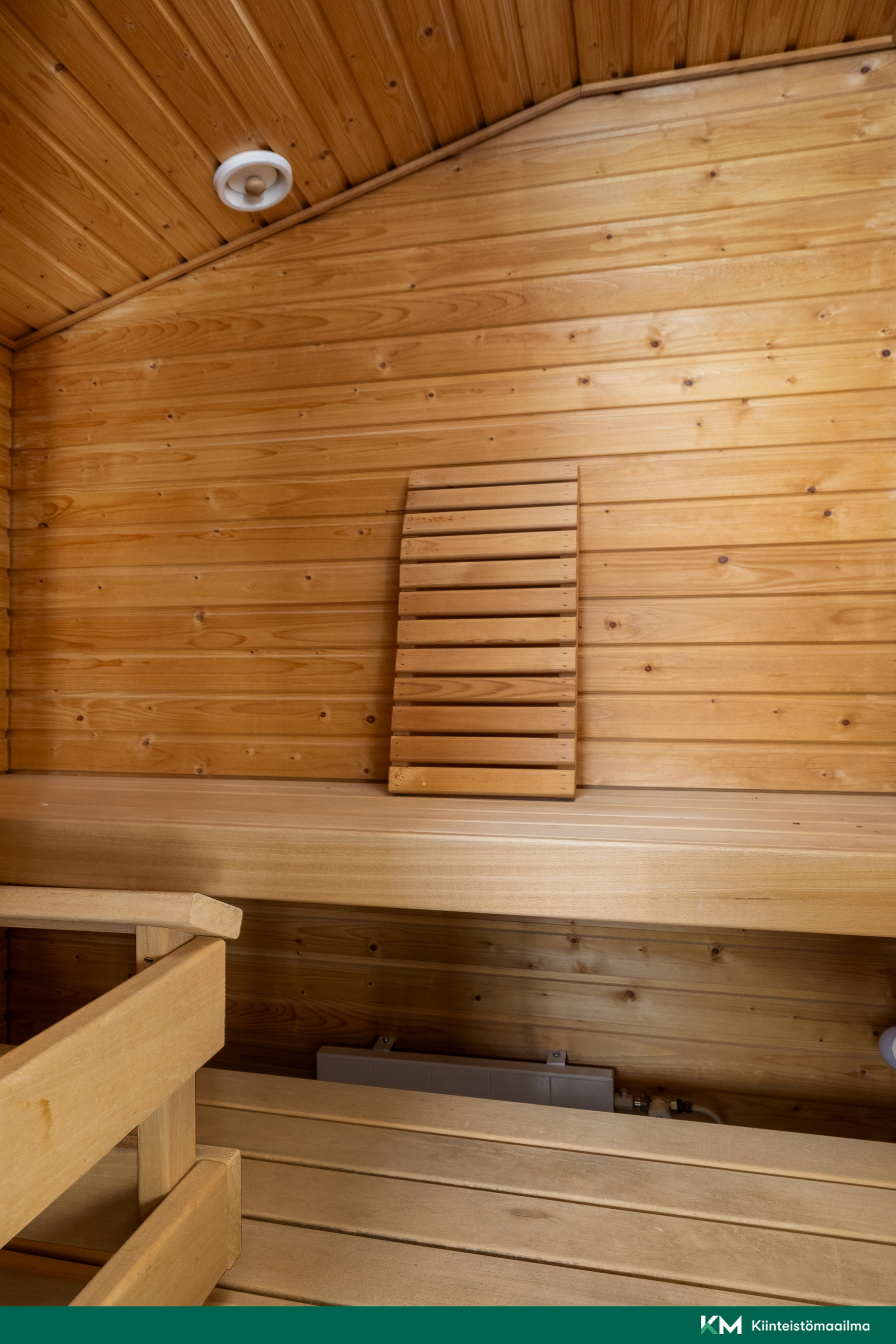 Sauna kylpyhuoneen yhteydessä