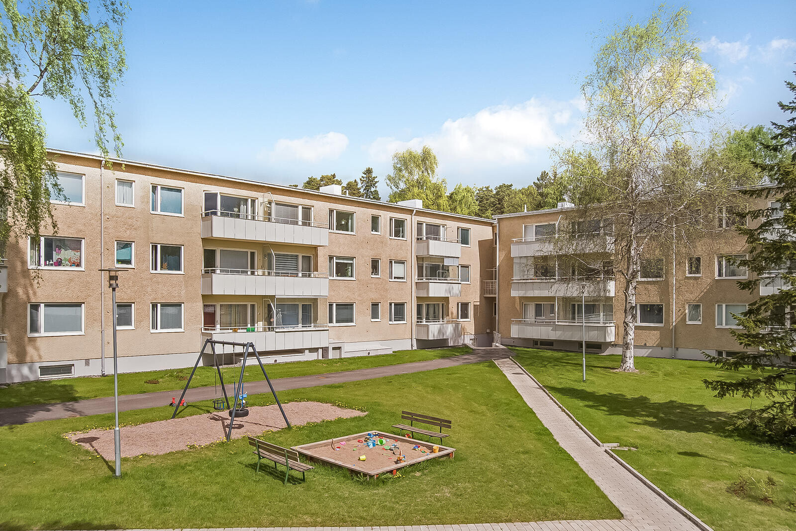 Sisäpihalta kuva.