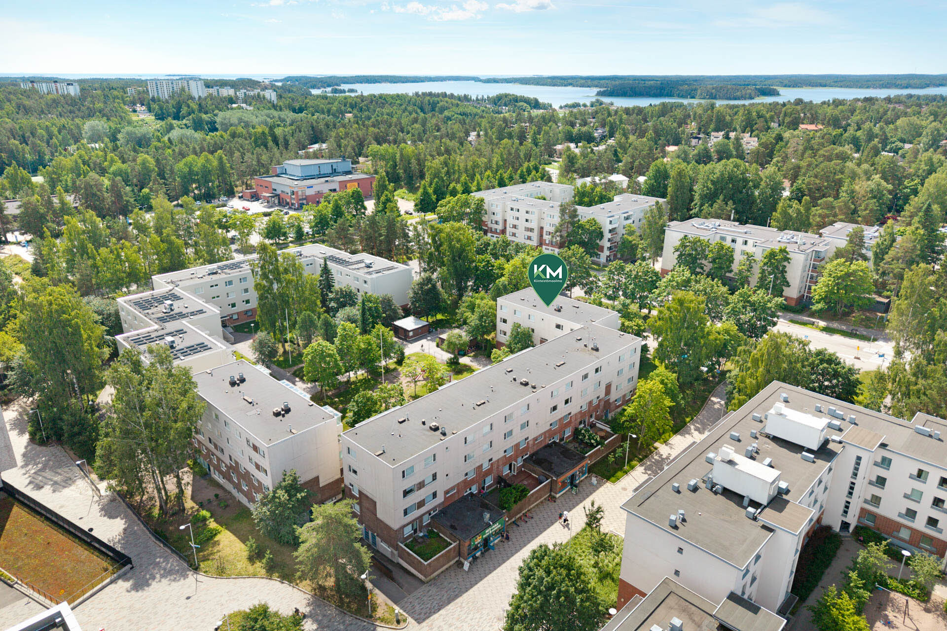 Laurinlahden ja Klobbenin uimarannat lyhyen matkan päässä