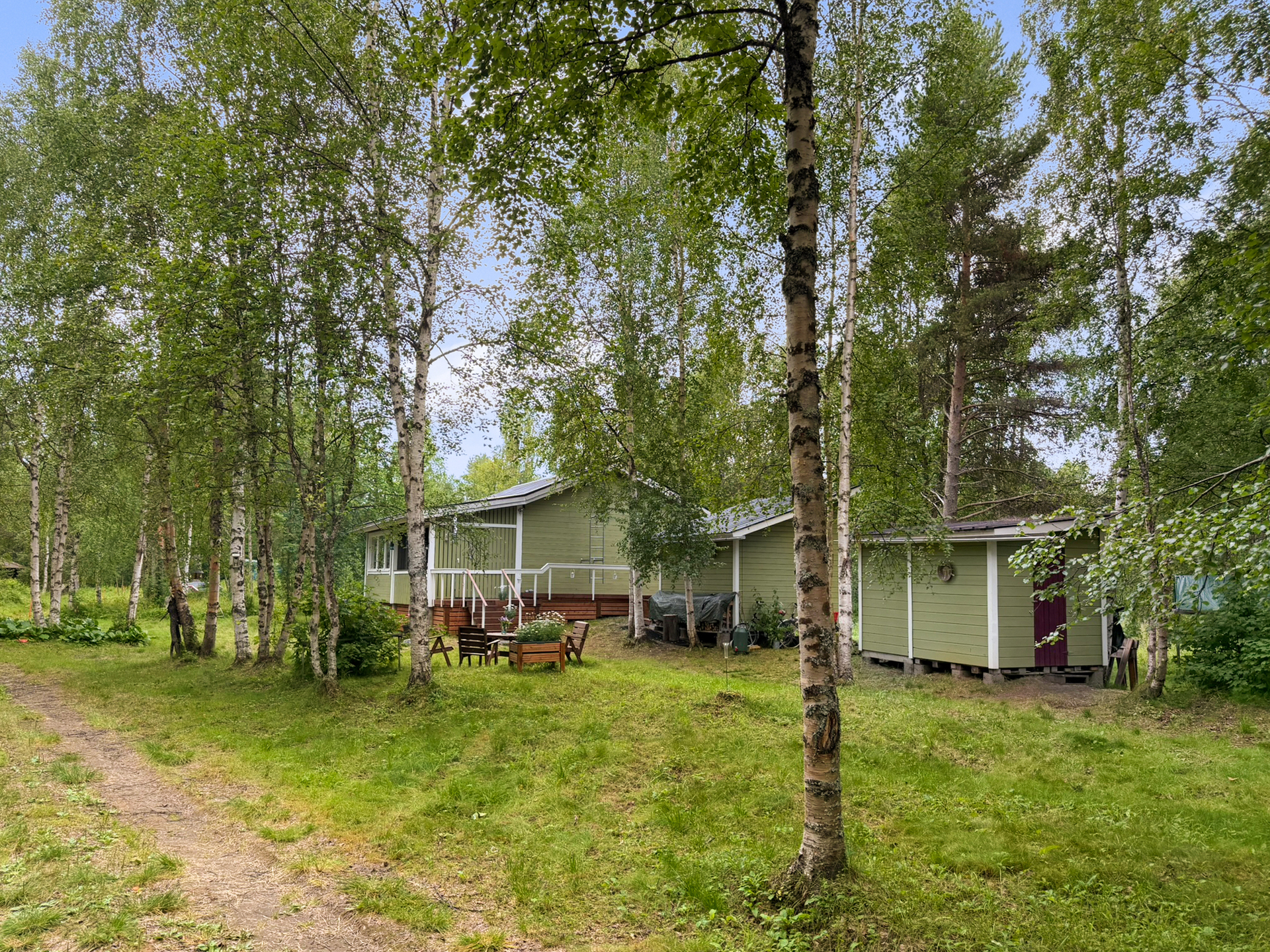 Pihapiiriä ja pihatie