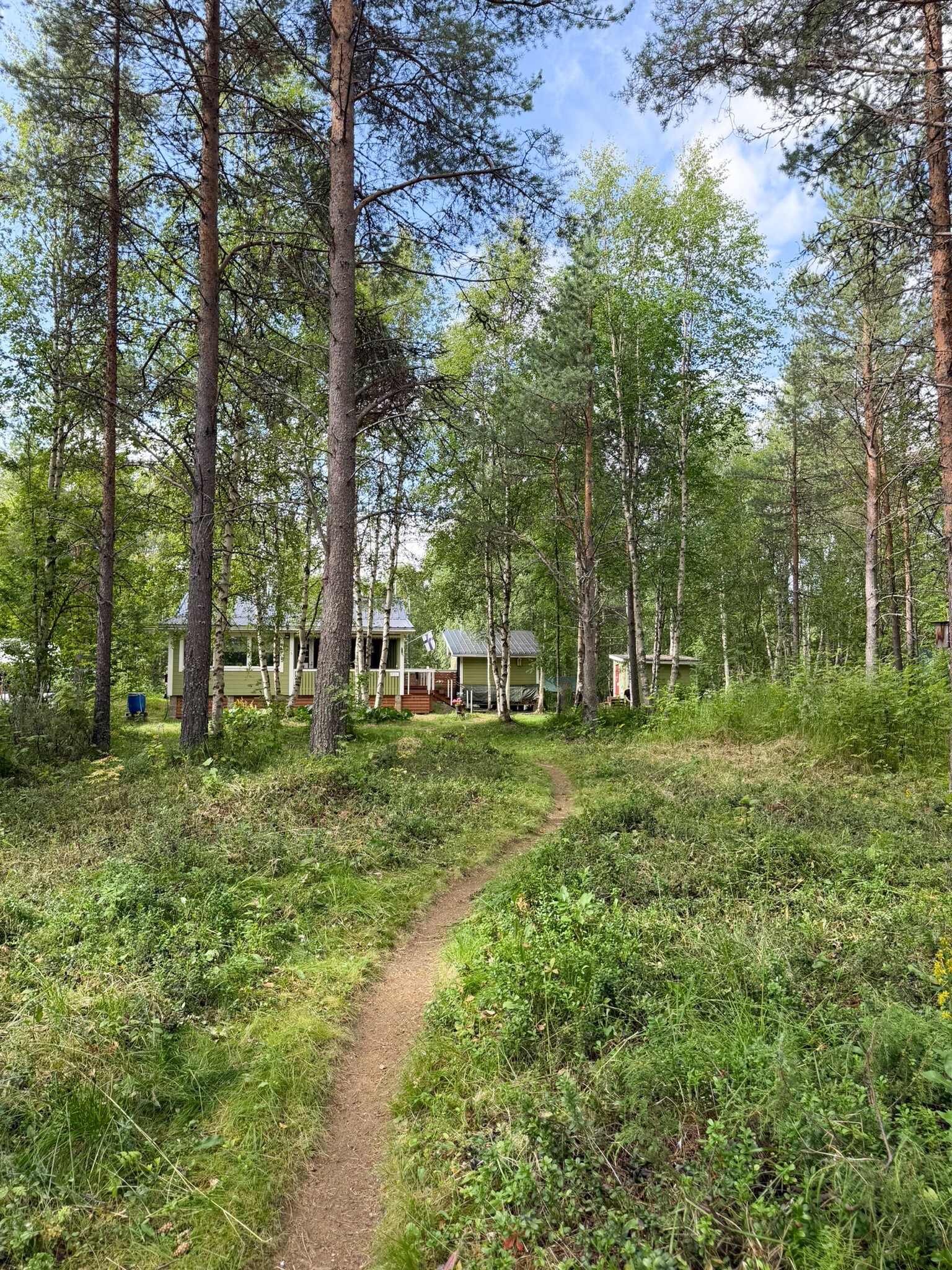 Näkymät rannalta rakennusten suuntaan