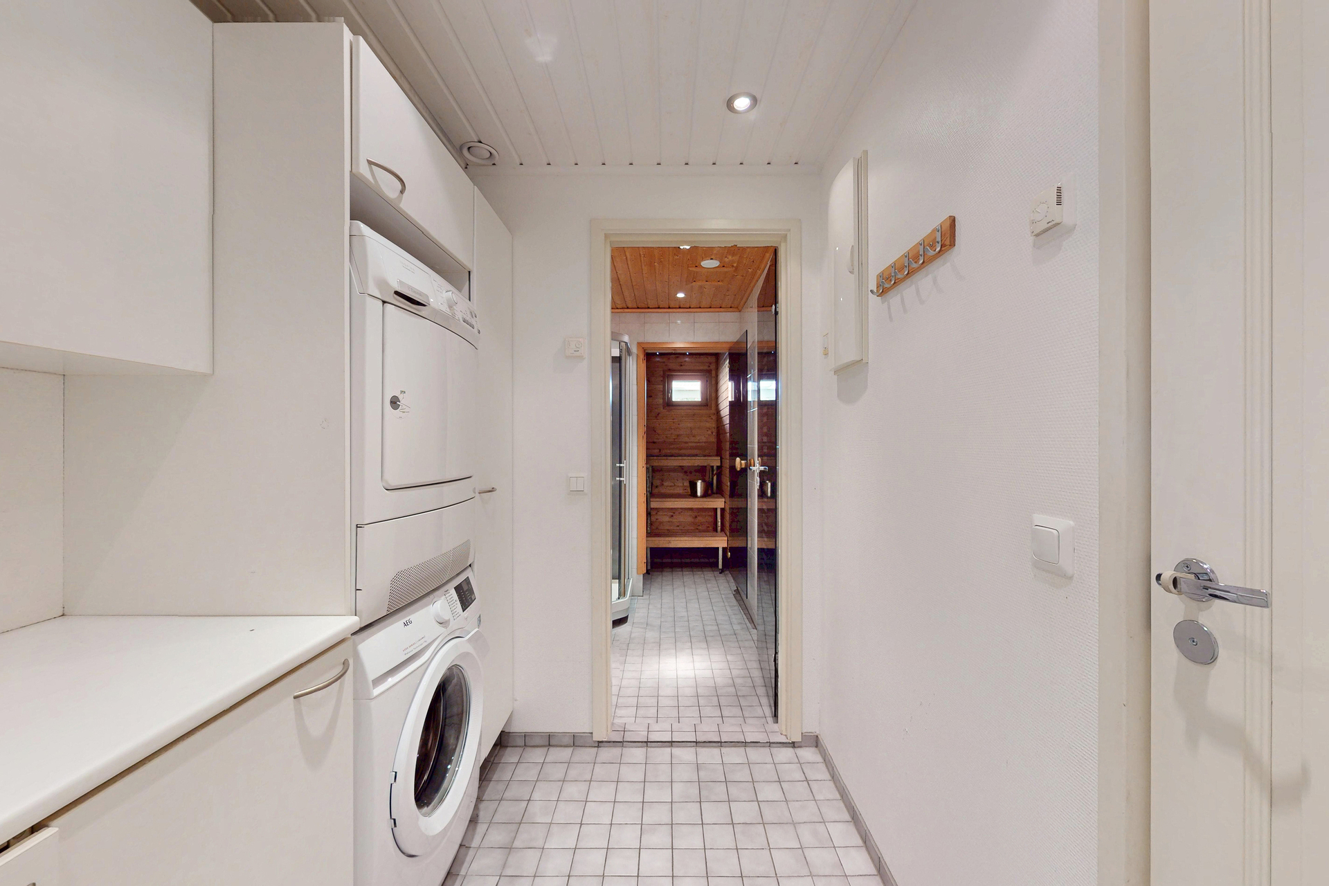 Eteisestä kulku khh/kph/sauna