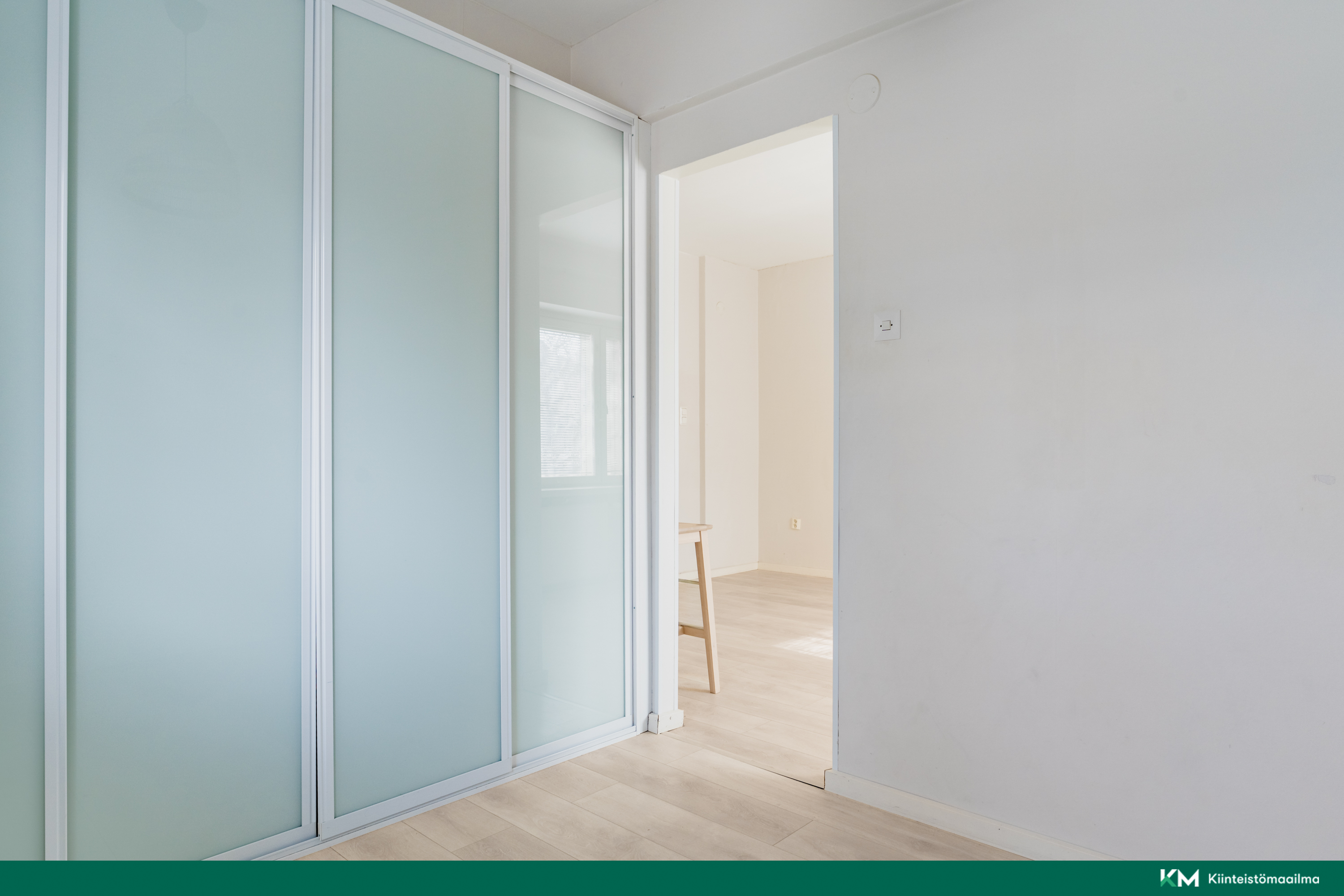 Makuuhuoneen liukuovikaapit