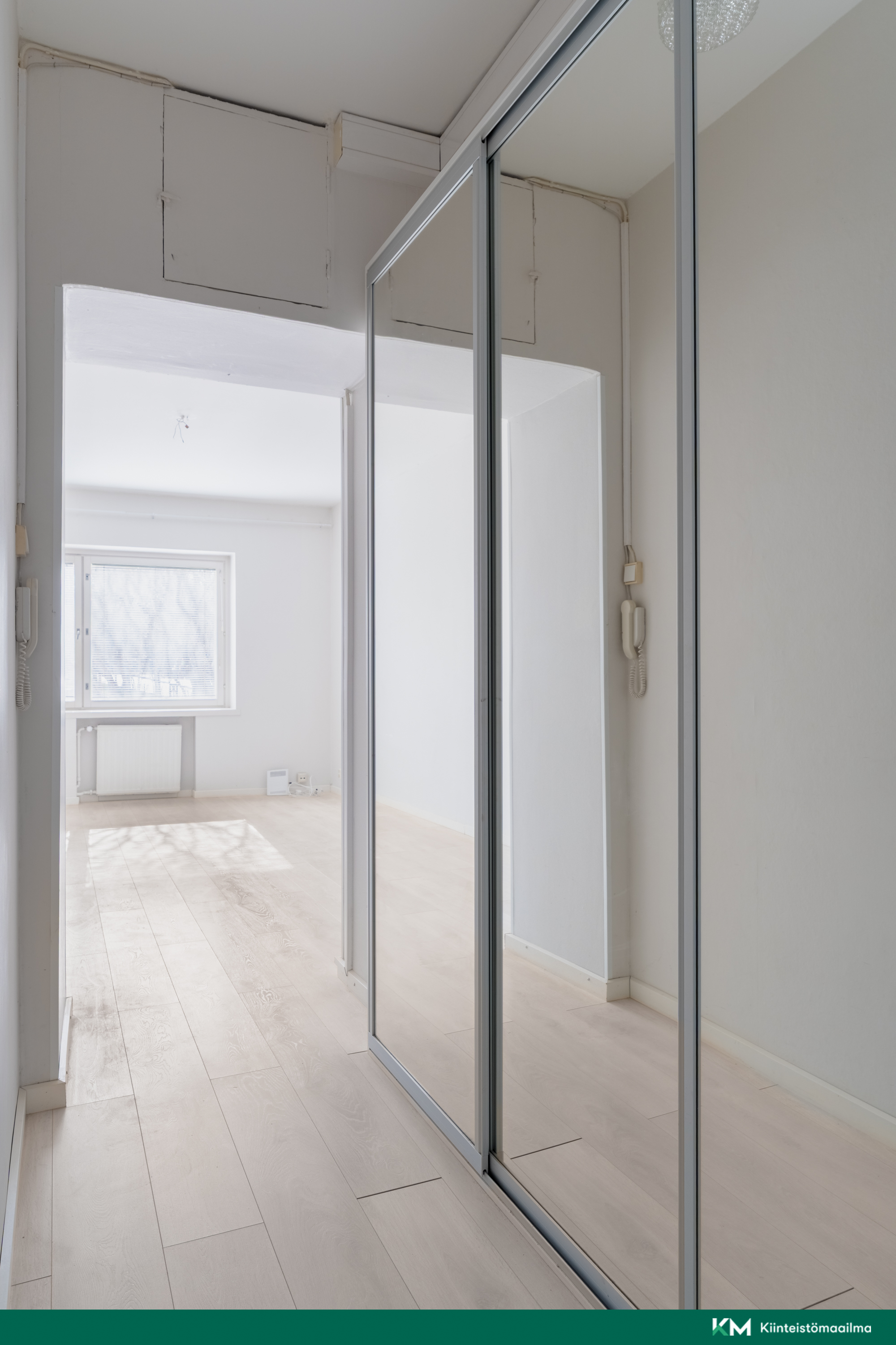 Eteisen likuovikaapit