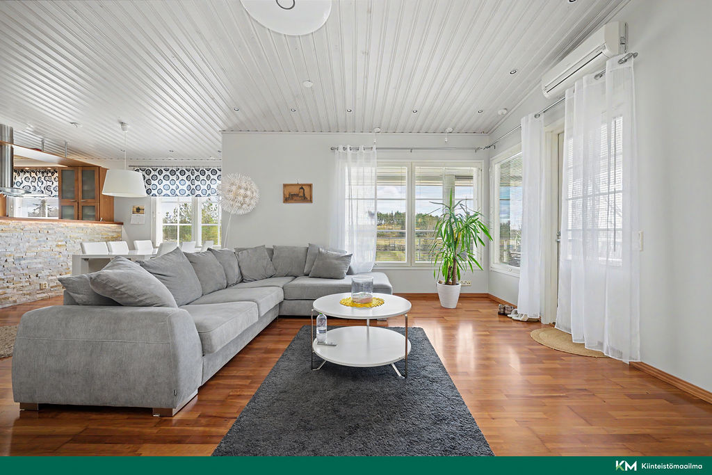 Peukaloisentie 18, Nurmijärvi