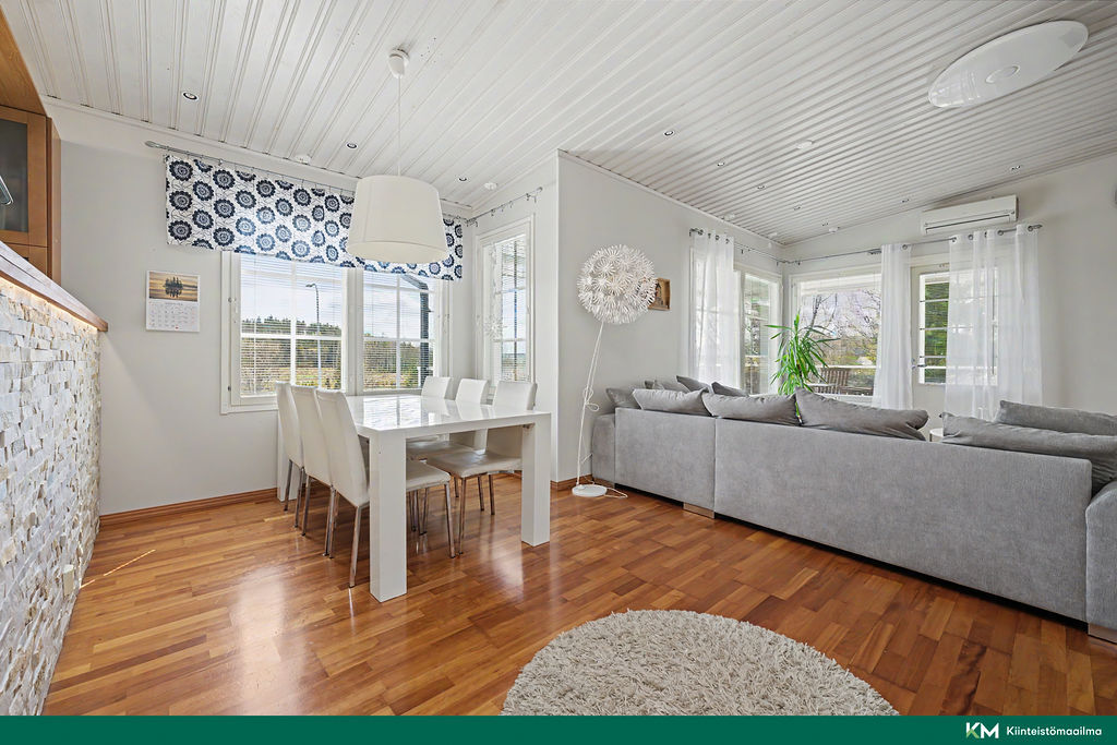 Peukaloisentie 18, Nurmijärvi