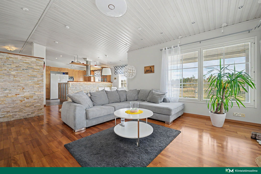 Peukaloisentie 18, Nurmijärvi