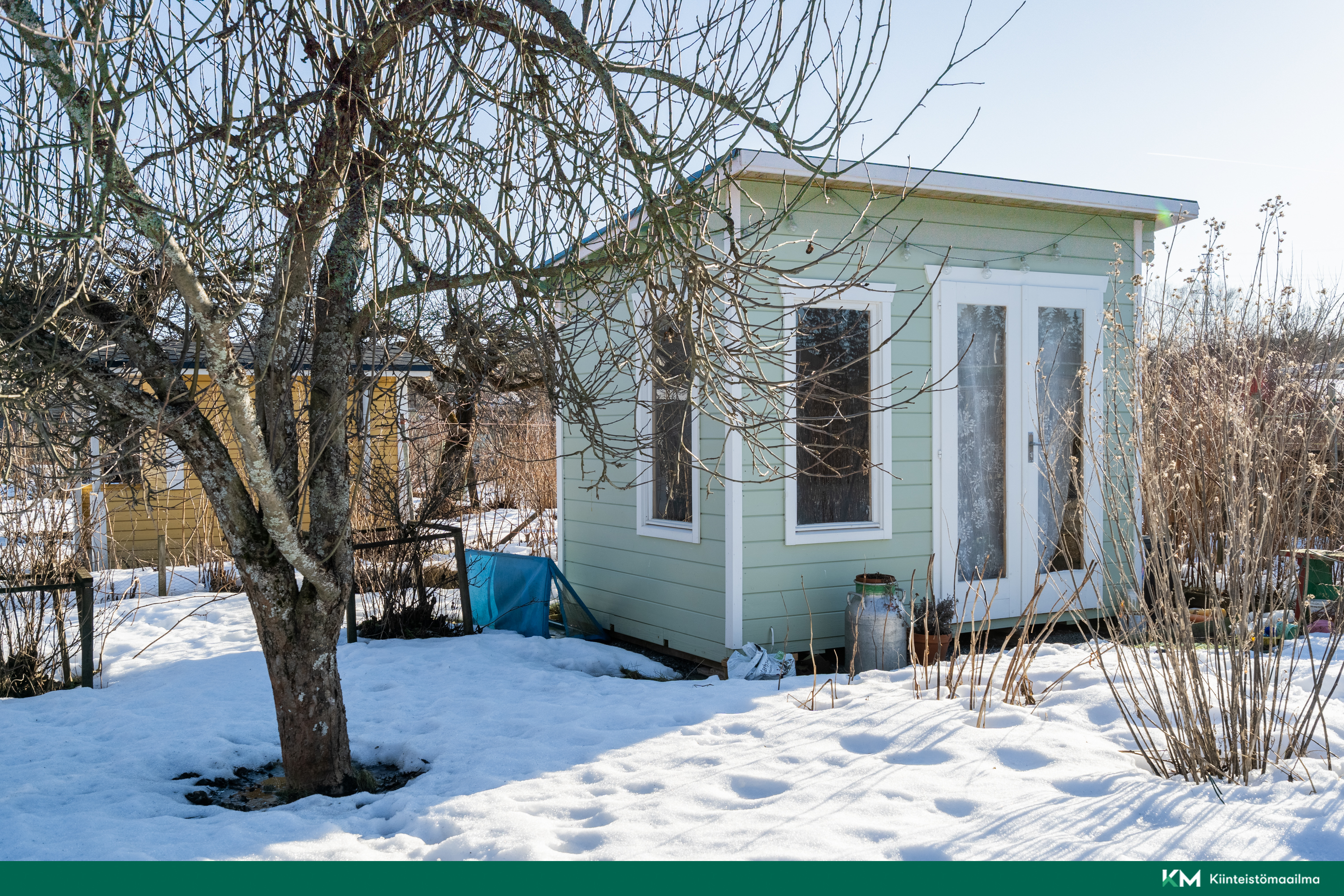 Kesämajaan on vedetty myös sähköt. 