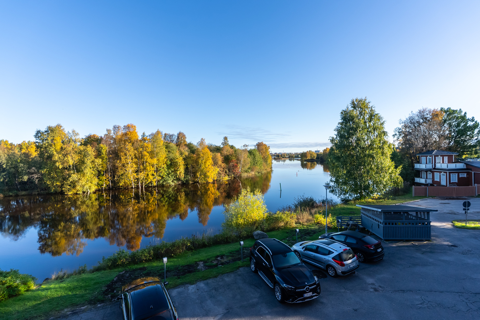 Näkymä olohuoneesta
