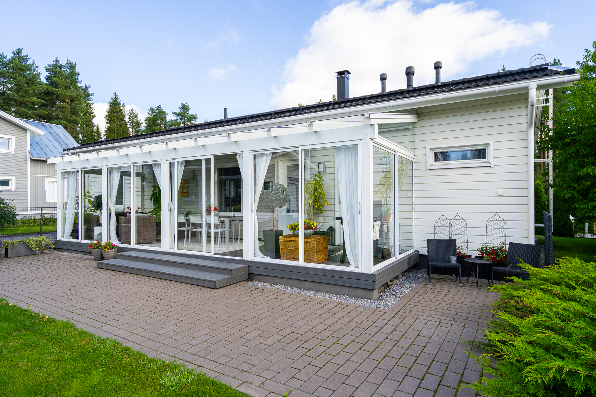 Sisäpihan terassi