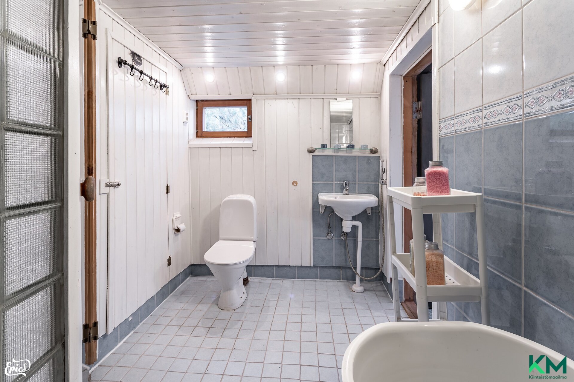 Kellarin kylpyhuone/wc