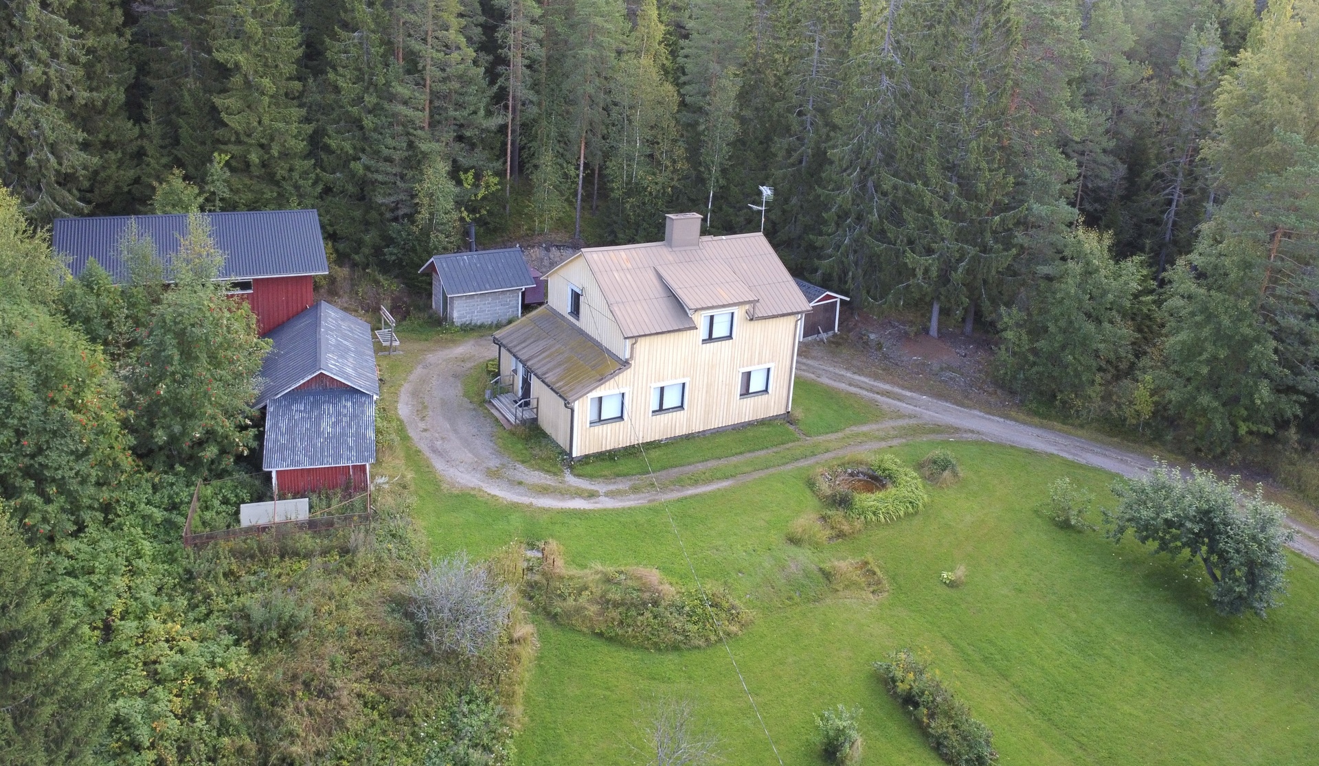 Salonmäentie 83, Mieto, Kurikka