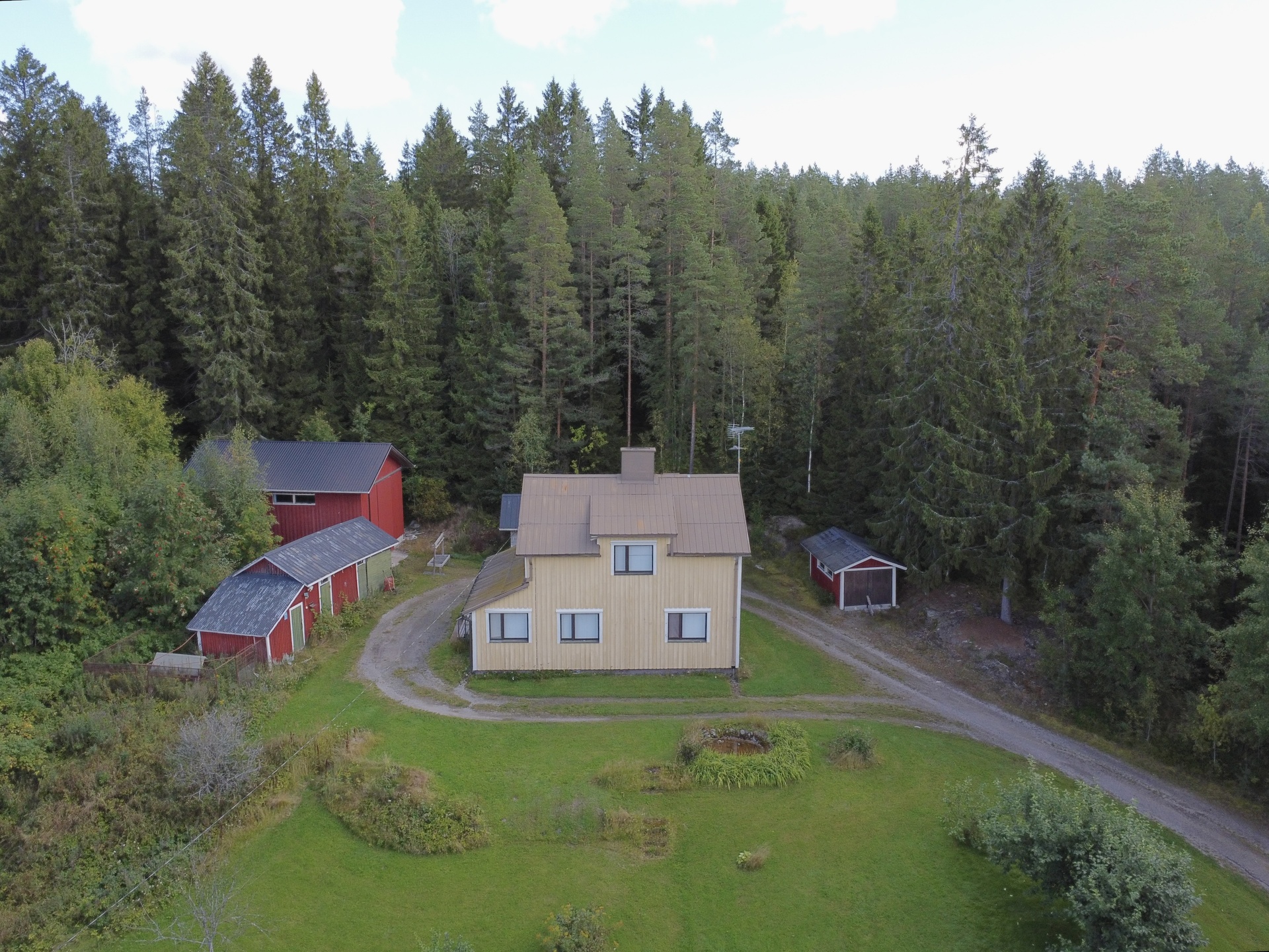 Salonmäentie 83, Mieto, Kurikka