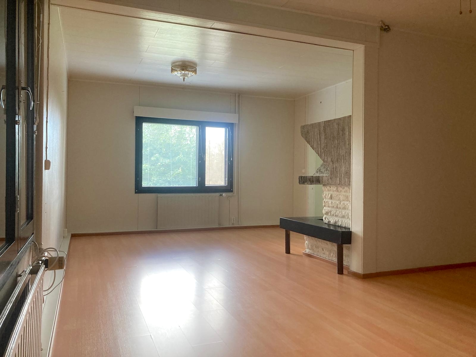 Salonmäentie 83, Mieto, Kurikka