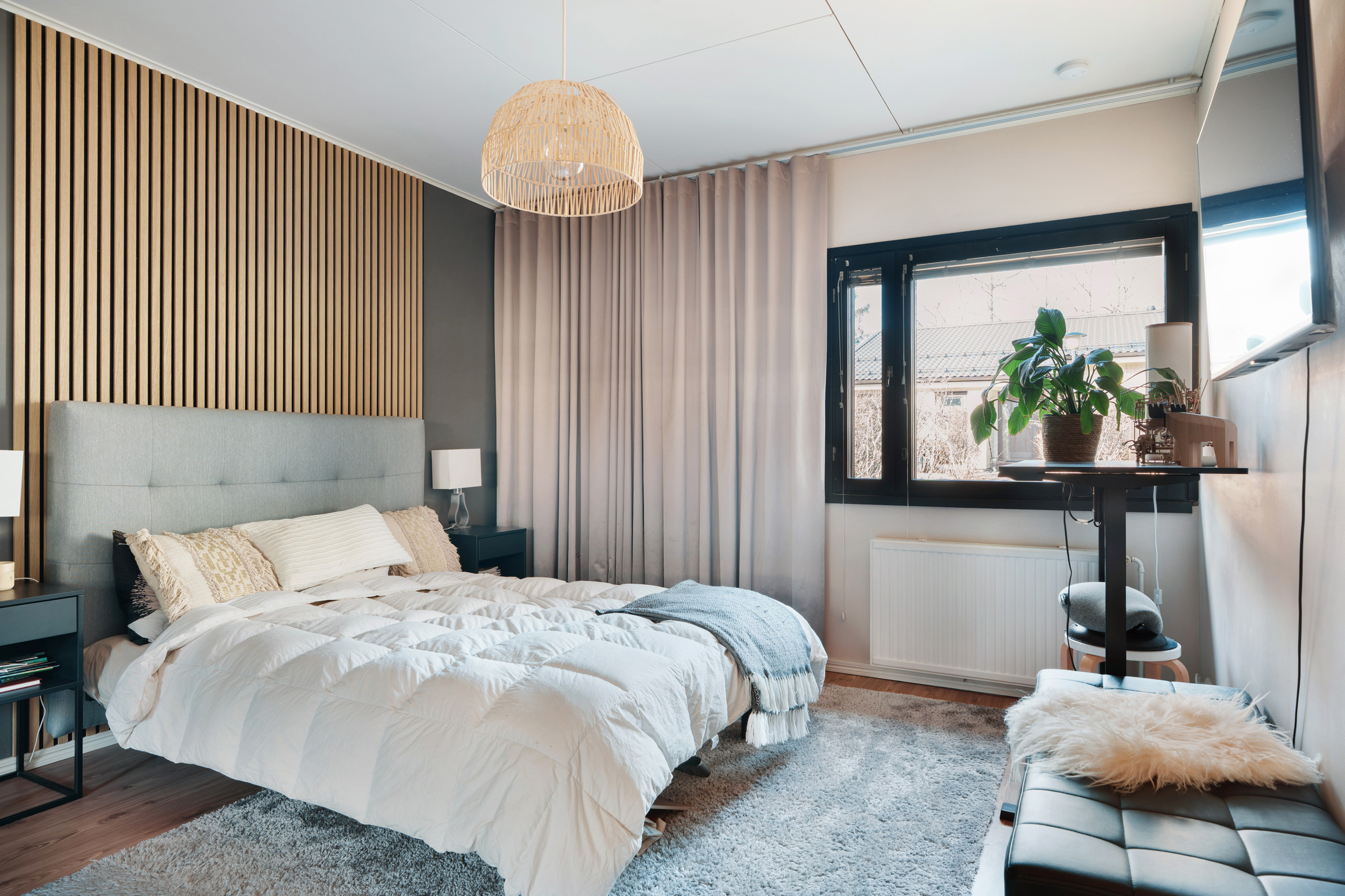 Rauhallinen ja lämminhenkinen makuuhuone