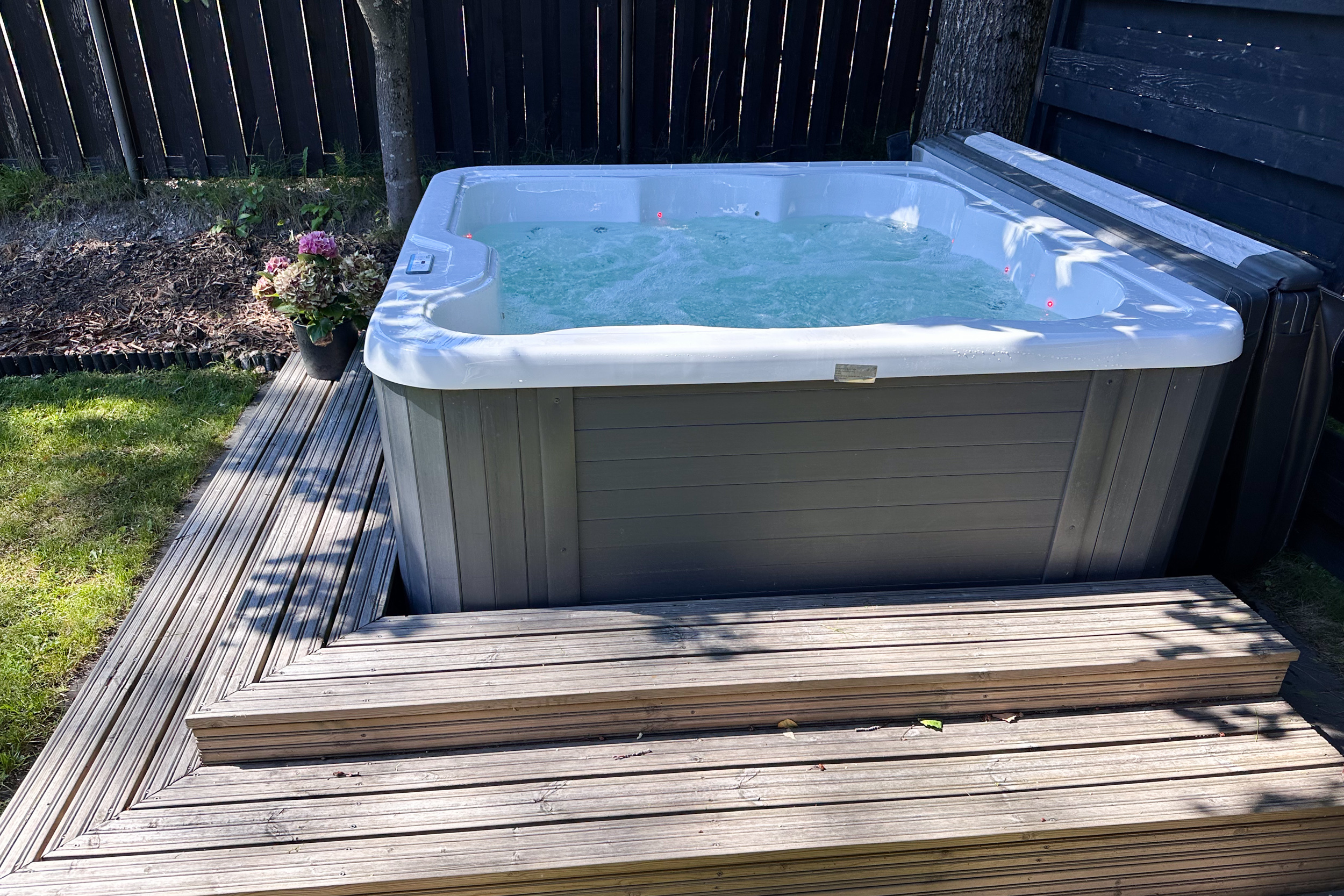 Omistajan ottamia kuvia kesällä porealtaalta