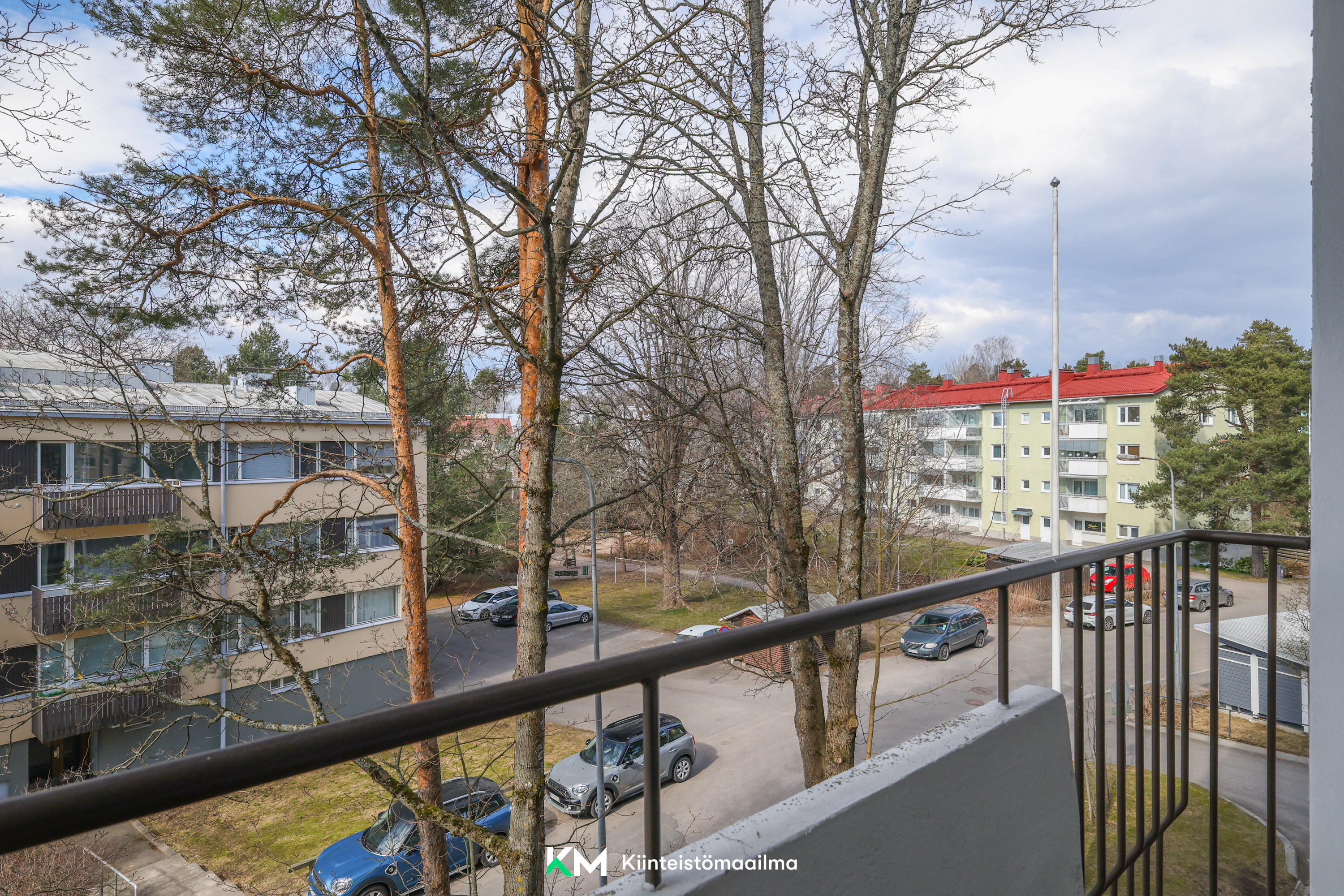 Parvekkeen saa myös lasittaa 