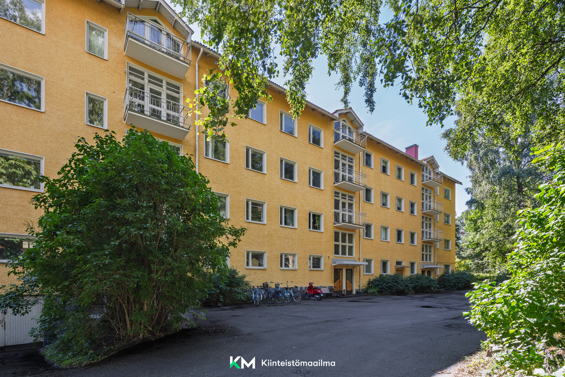 Julkisivu sisäpihan puolelta