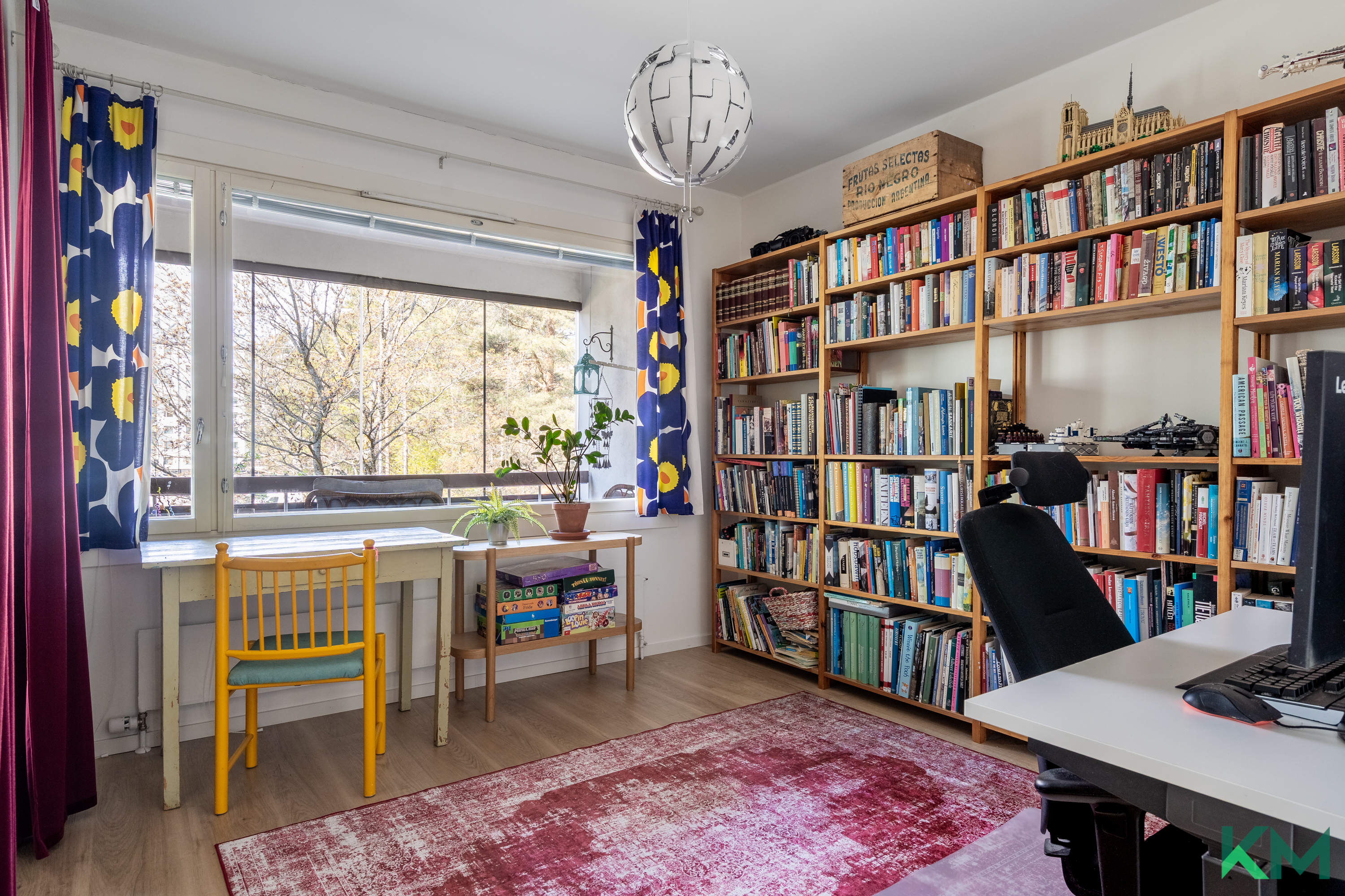 Olohuoneen viereinen huone