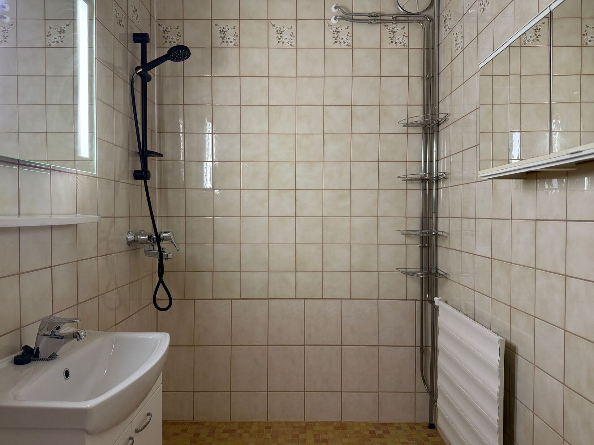 Lukkarinkatu 13-15, Hovila, Kotka