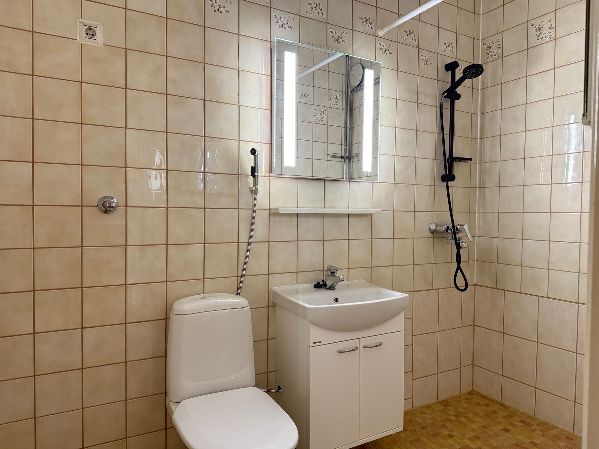 Lukkarinkatu 13-15, Hovila, Kotka