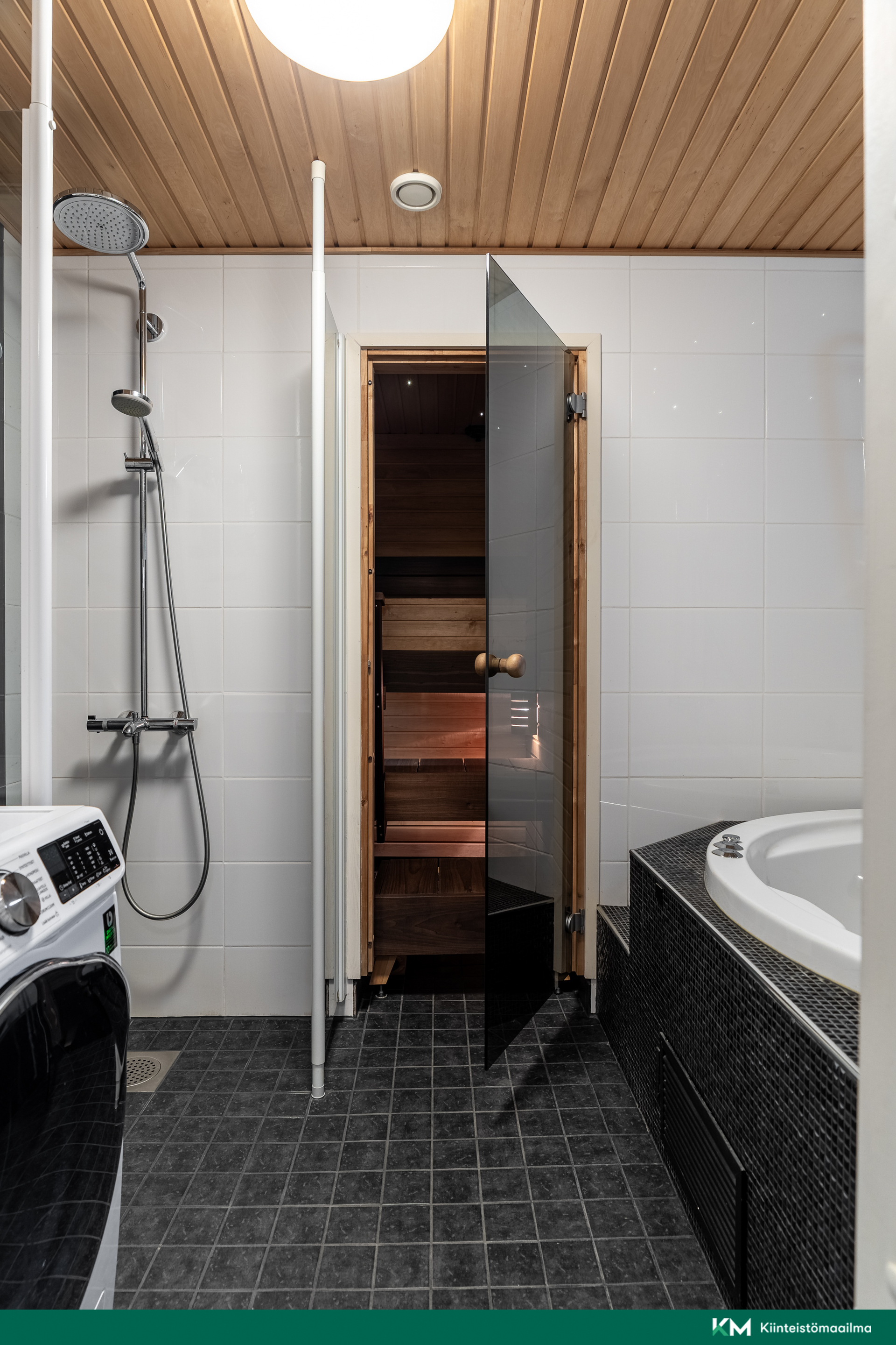 Kylpyhuone ja sauna uusittu 2014