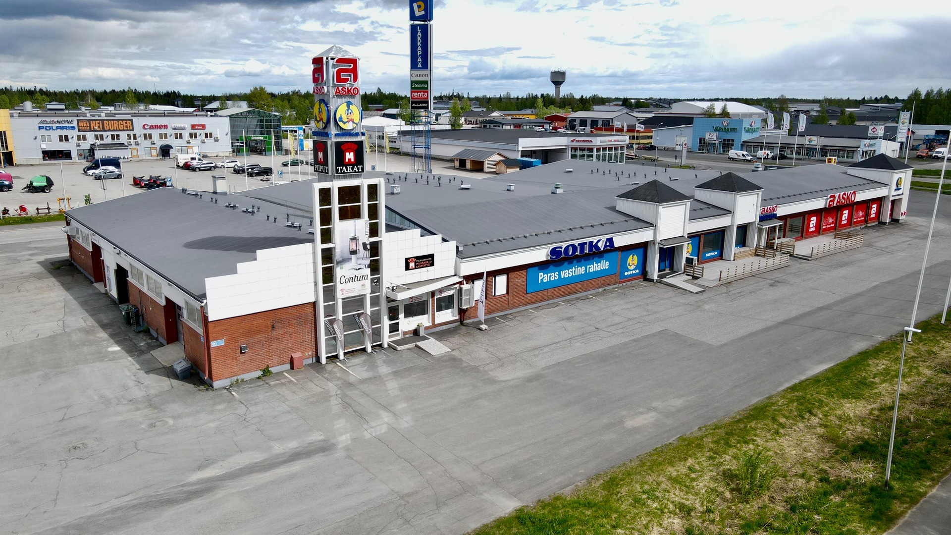 Iso liikerakennus Tornion Torpissa