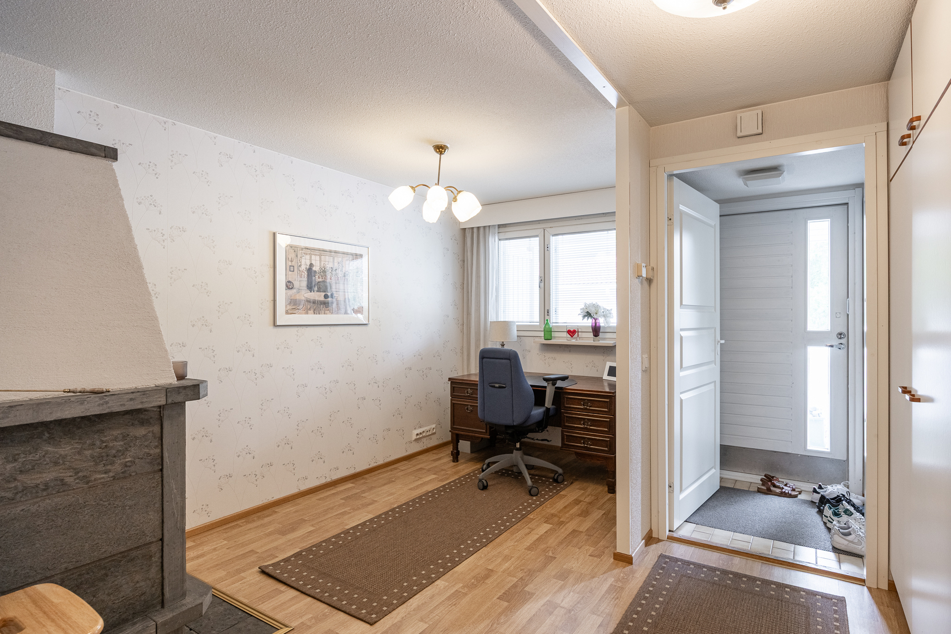 Takkahuone / eteinen