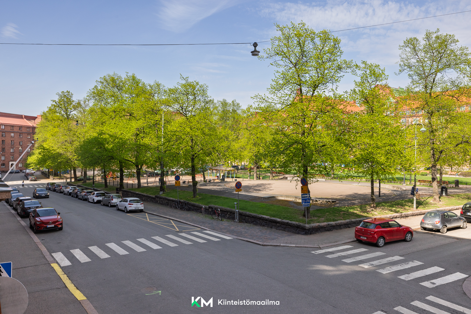 Ikkunanäkymät Sammonpuistoon