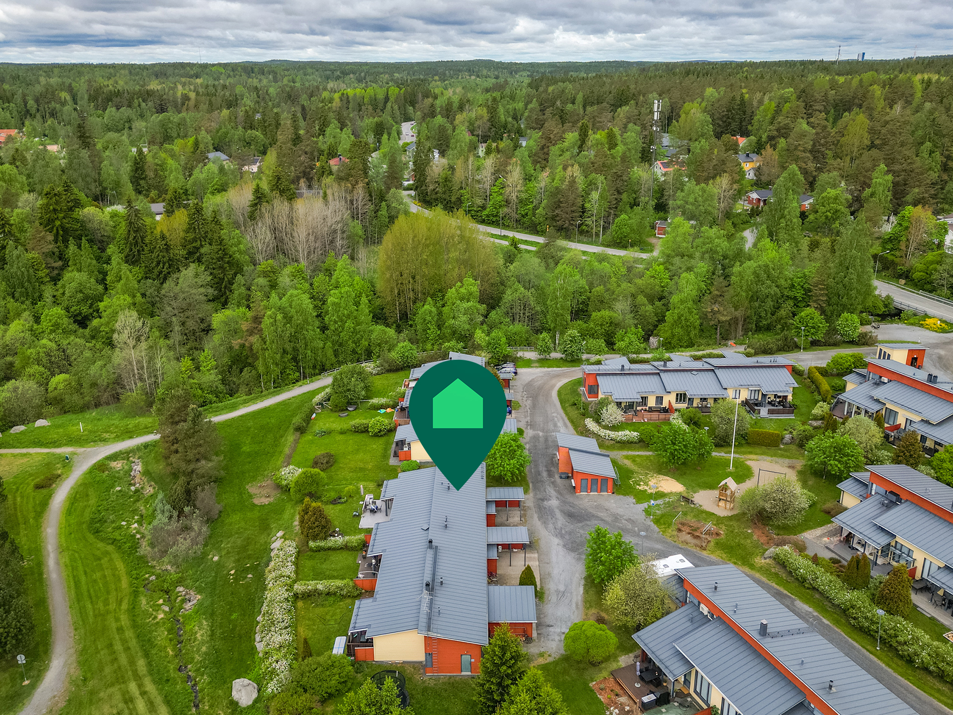 Heti ulko-ovelta aukeaa reitti lenkkipoluille luonnon keskelle