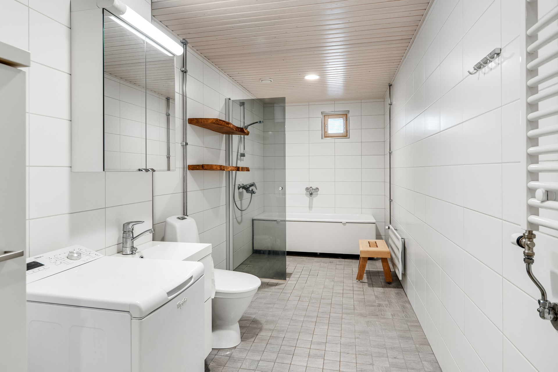 Tilava kylpyhuone 