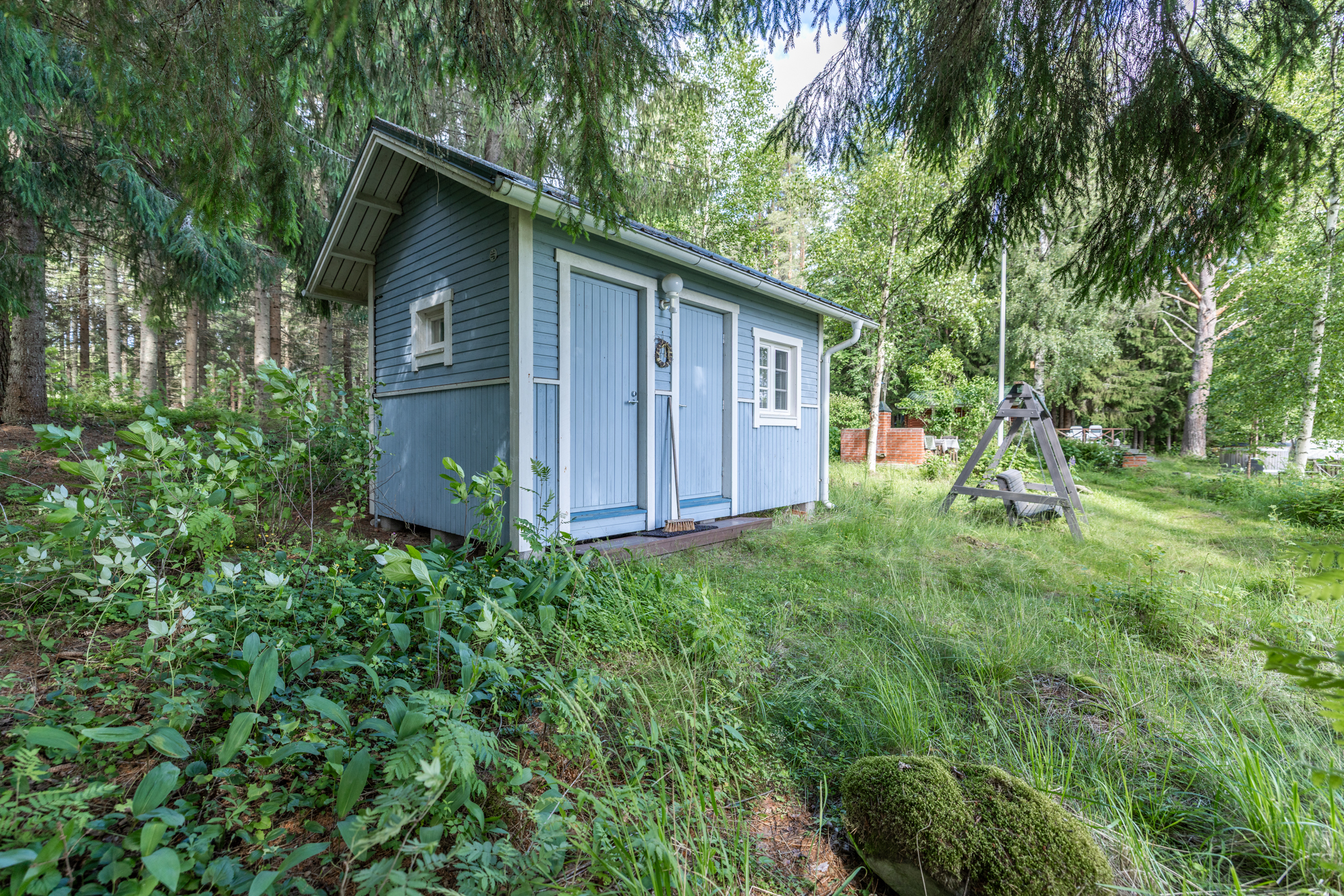 Sininen aitta + sähkö-wc