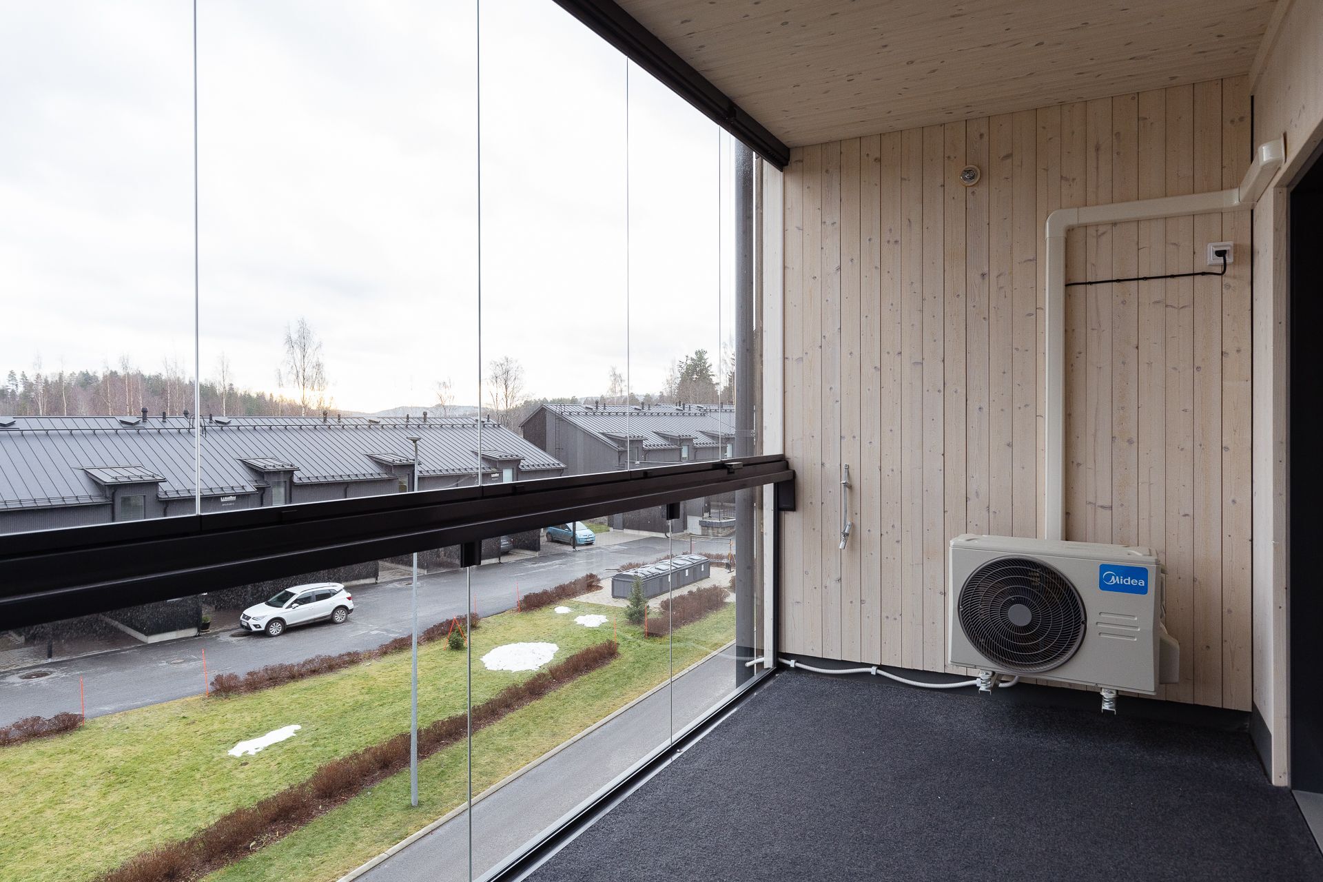 Asunnossa myös ilmalämpöpumppu